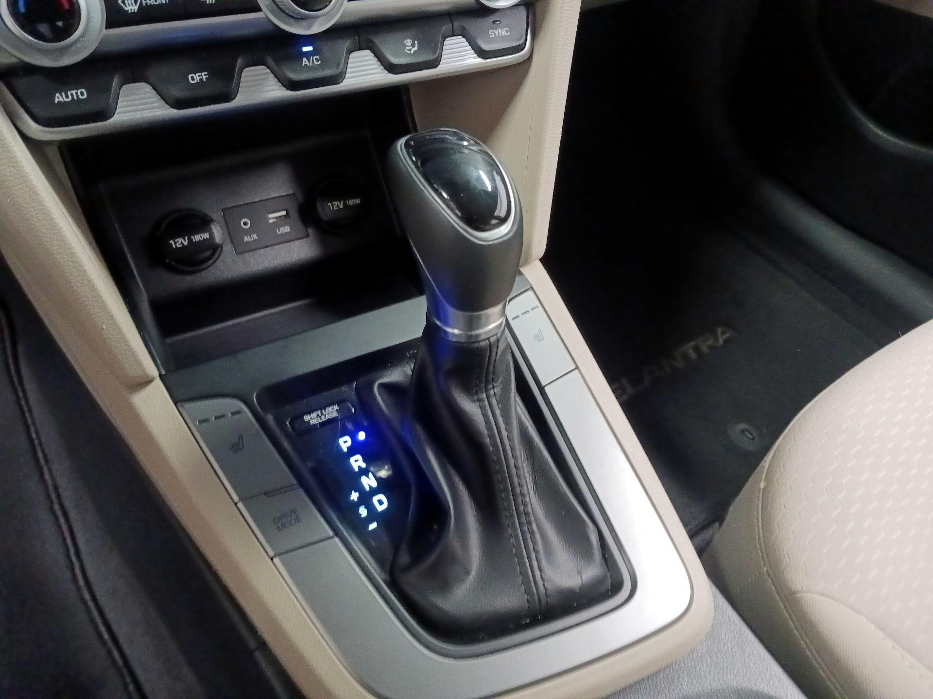 Thumbnail: 2020 Hyundai Elantra - 15