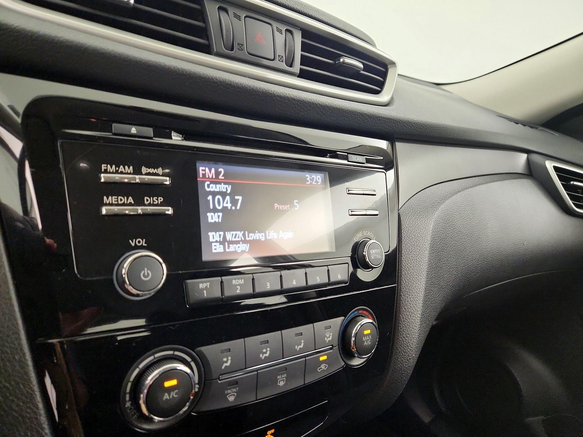 Thumbnail: 2016 Nissan Rogue - 13