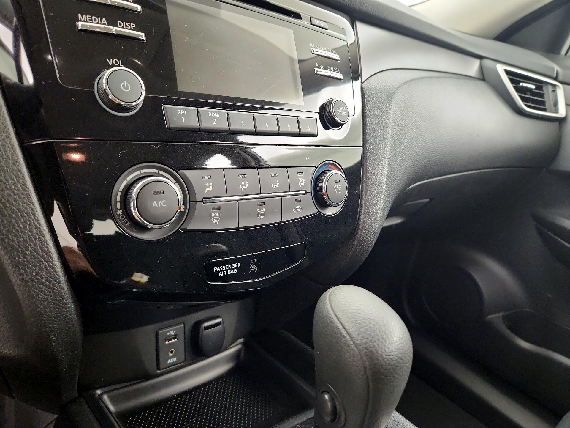 Thumbnail: 2016 Nissan Rogue - 14