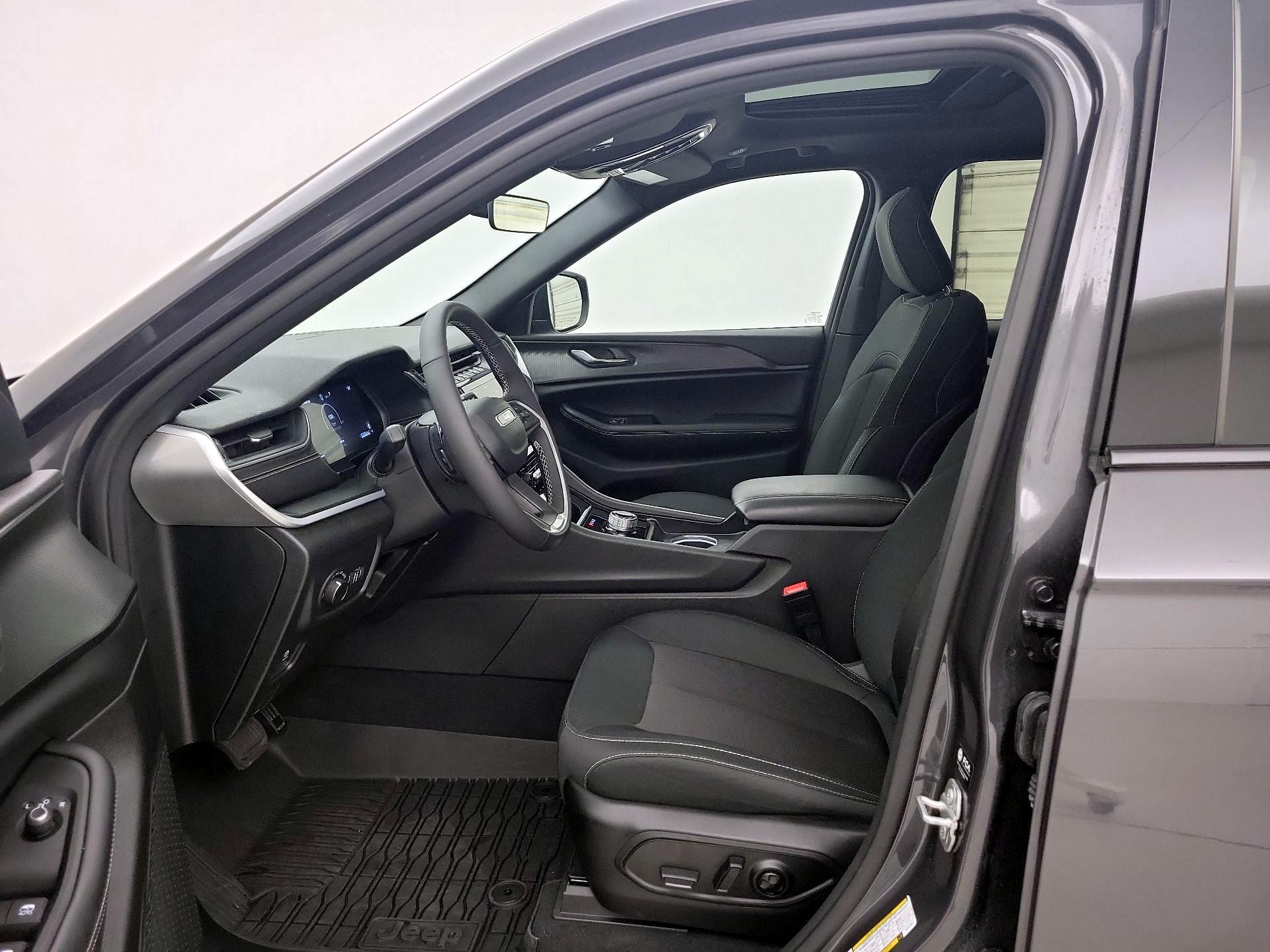 Thumbnail: 2025 Jeep Grand Cherokee - 11