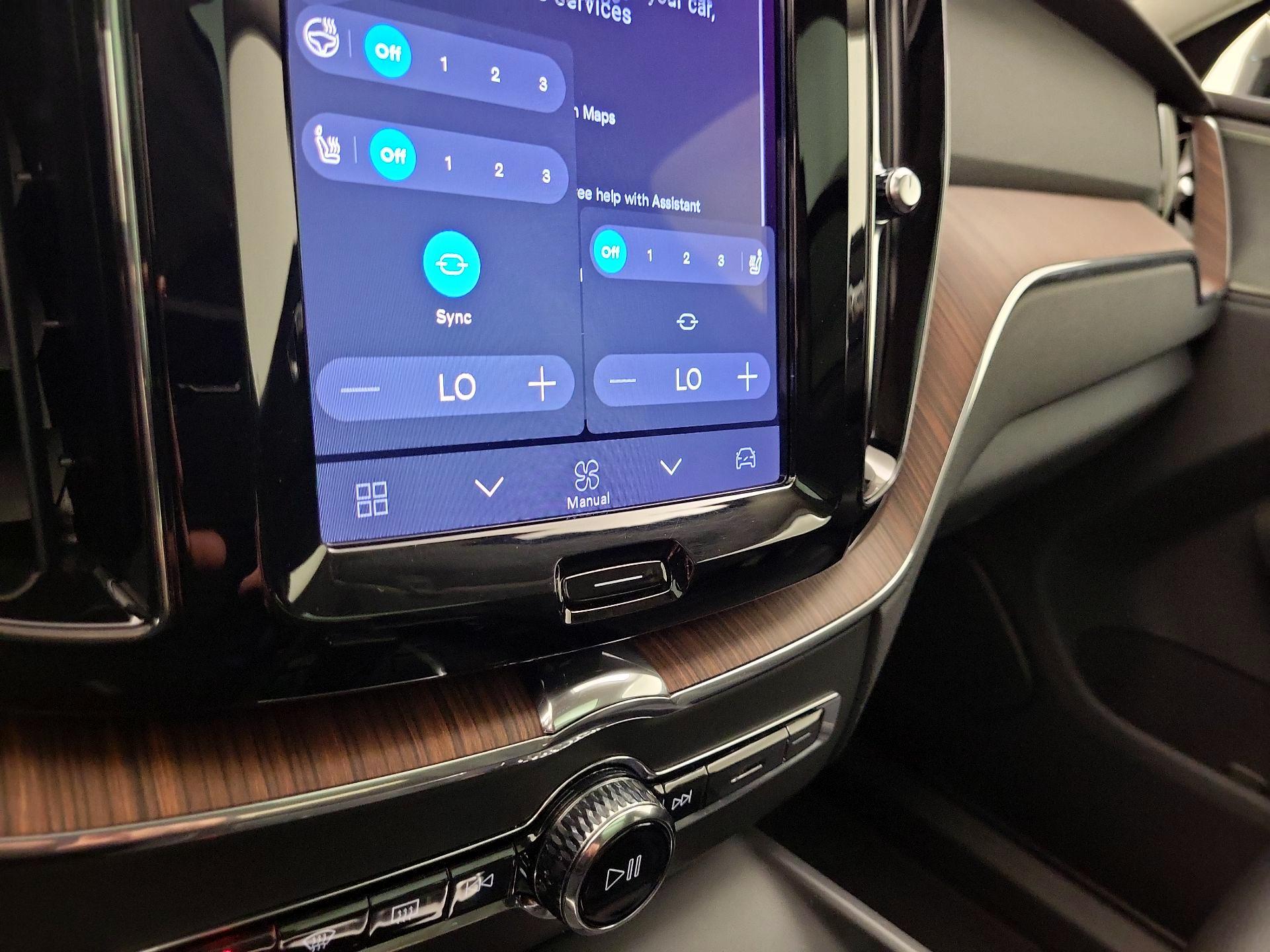 Thumbnail: 2023 Volvo XC60 - 17
