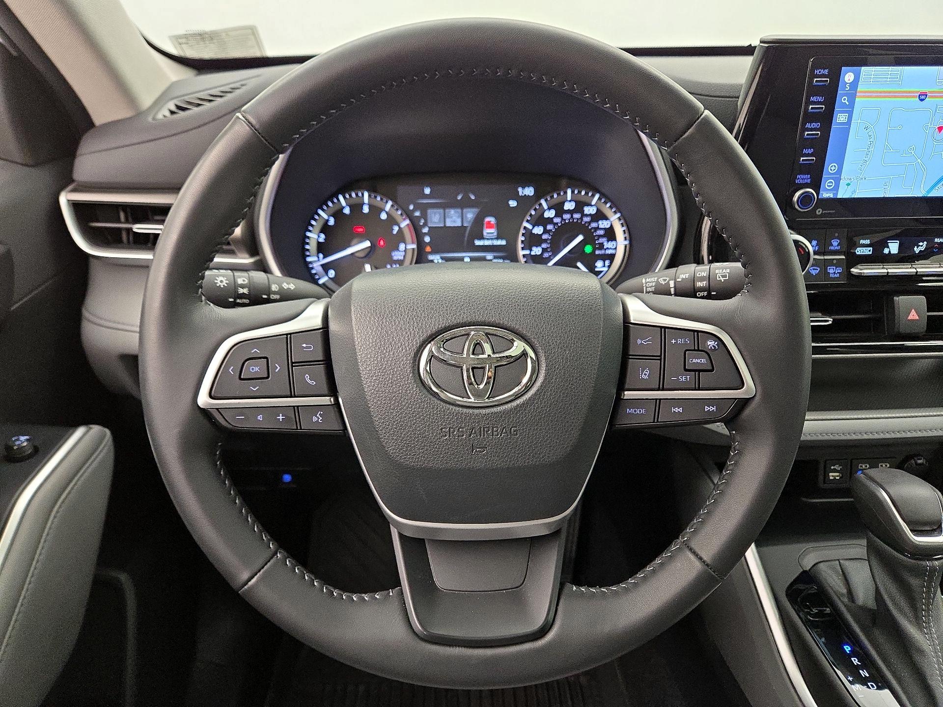 Thumbnail: 2022 Toyota Highlander - 10
