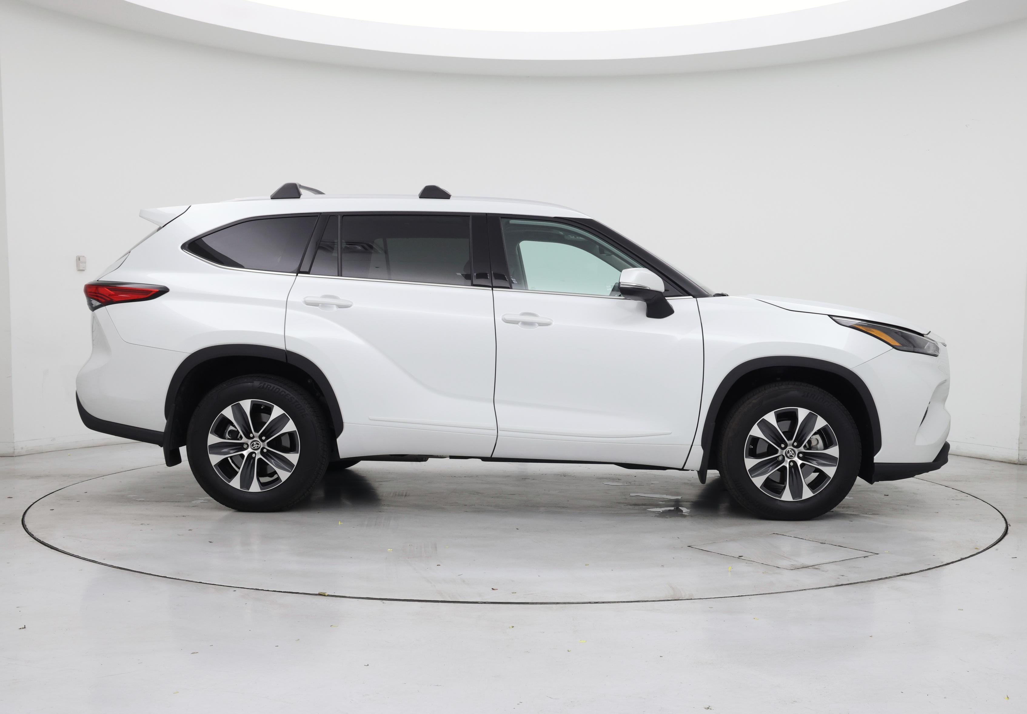 Thumbnail: 2022 Toyota Highlander - 7