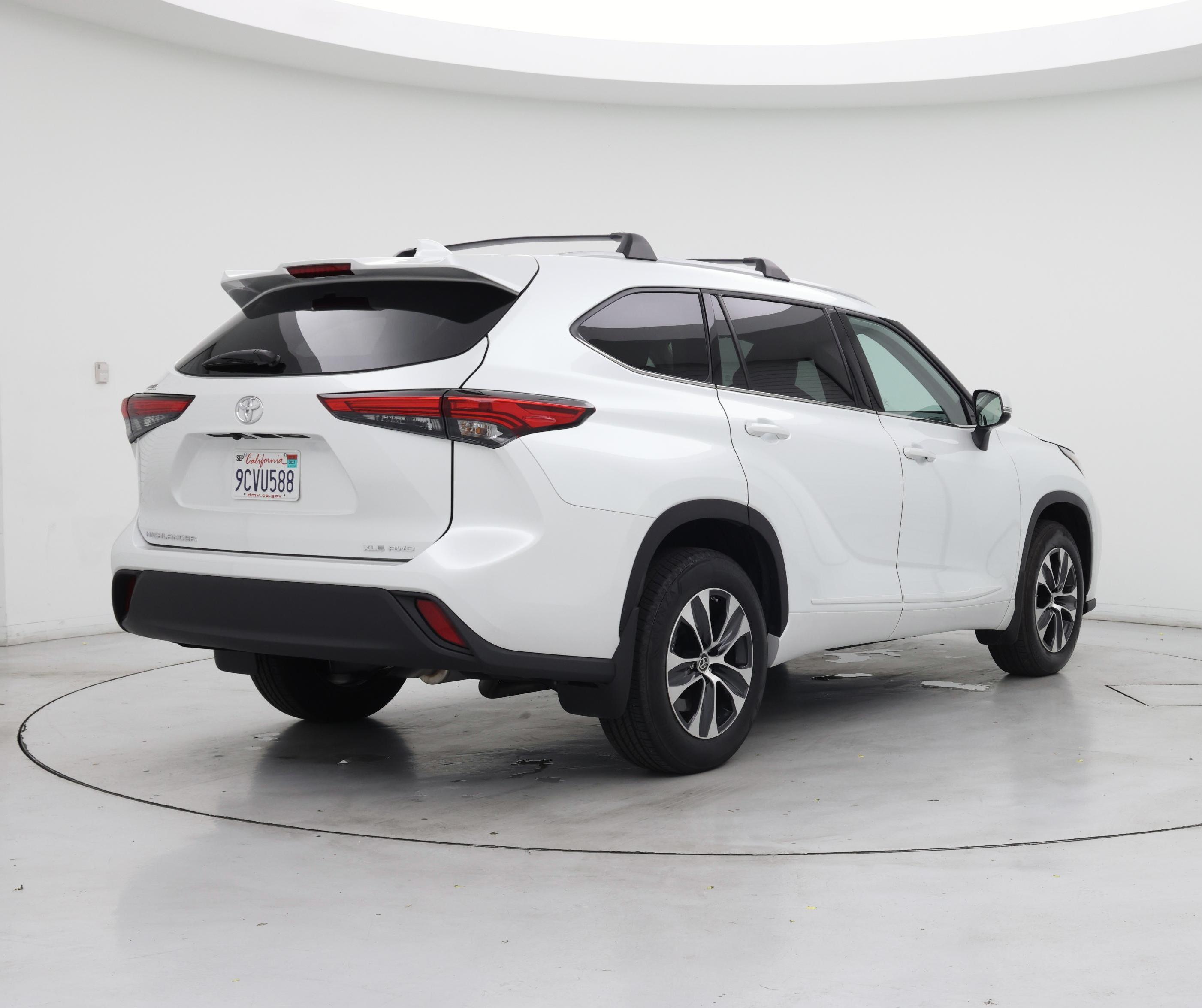 Thumbnail: 2022 Toyota Highlander - 8