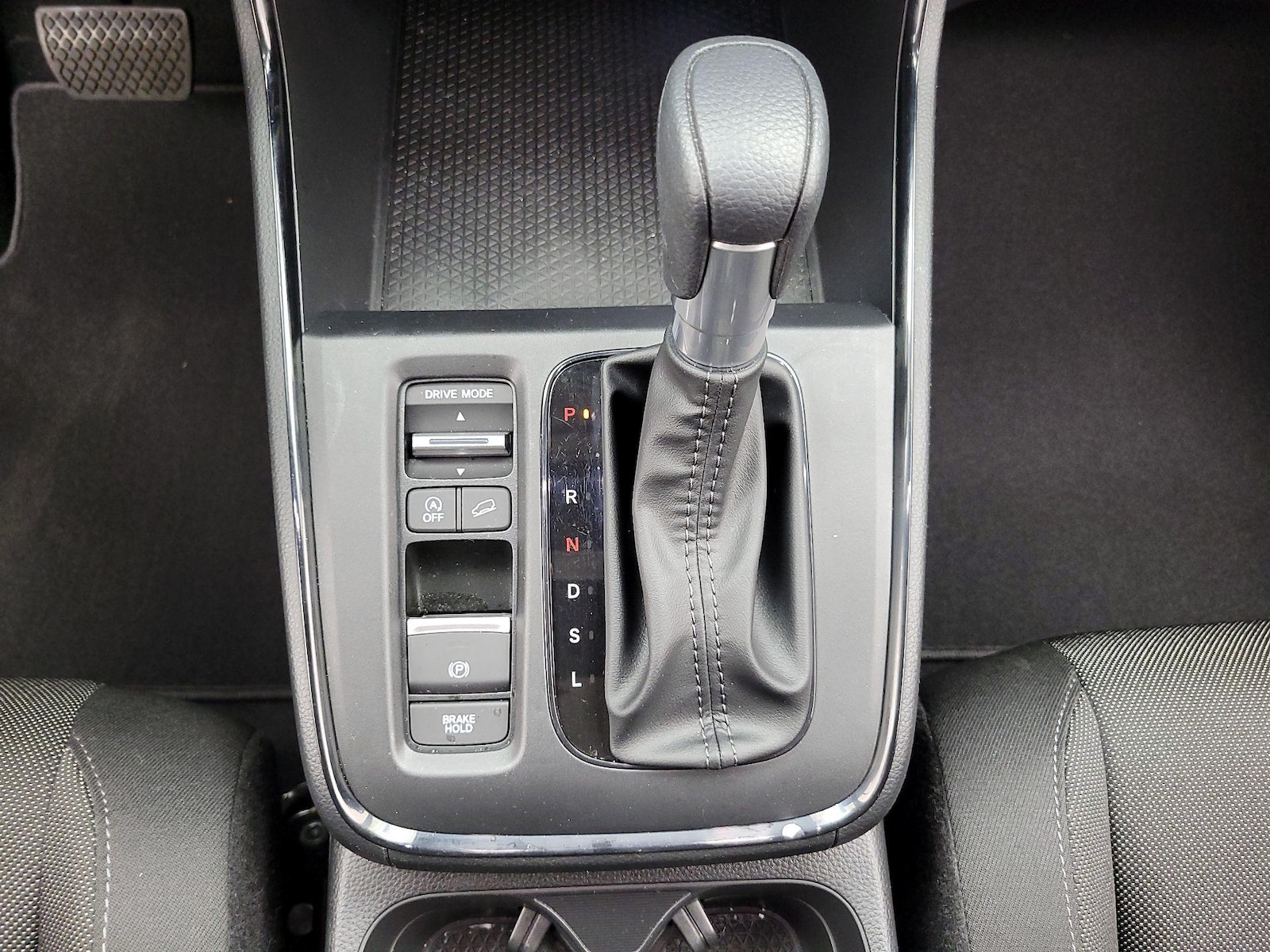 2025 Honda CR-V LX - Photo 18