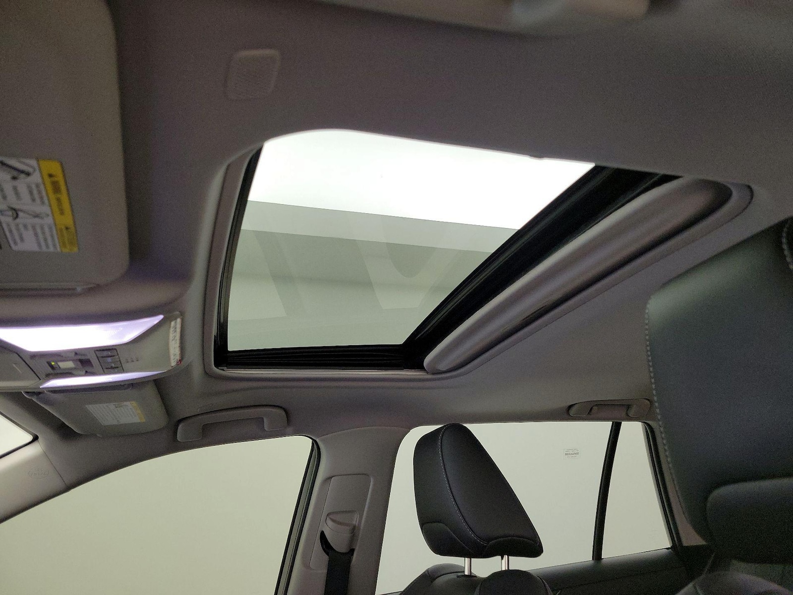 Sunroof(s) & Overhead Airbags