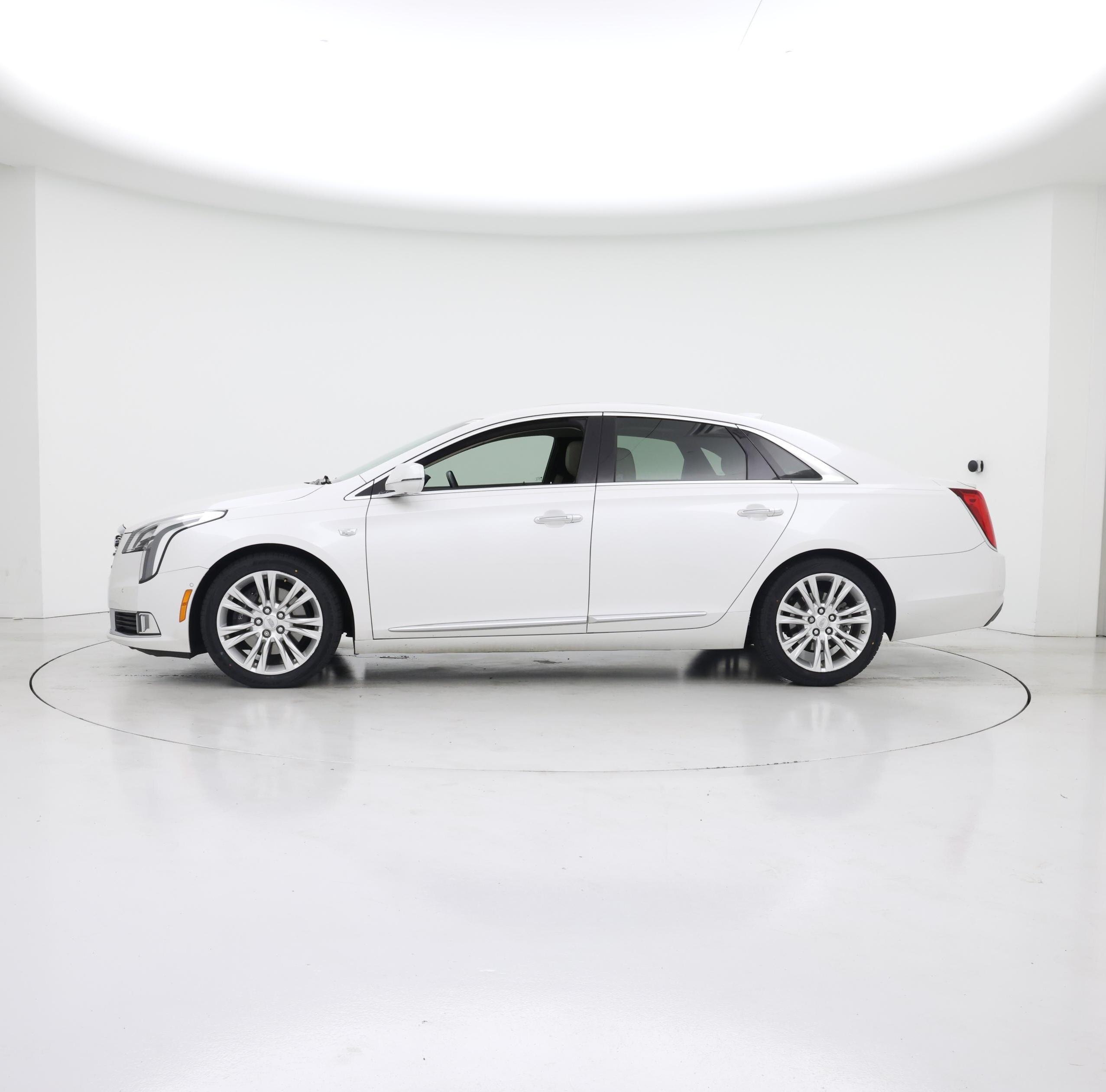 Thumbnail: 2018 Cadillac XTS - 3