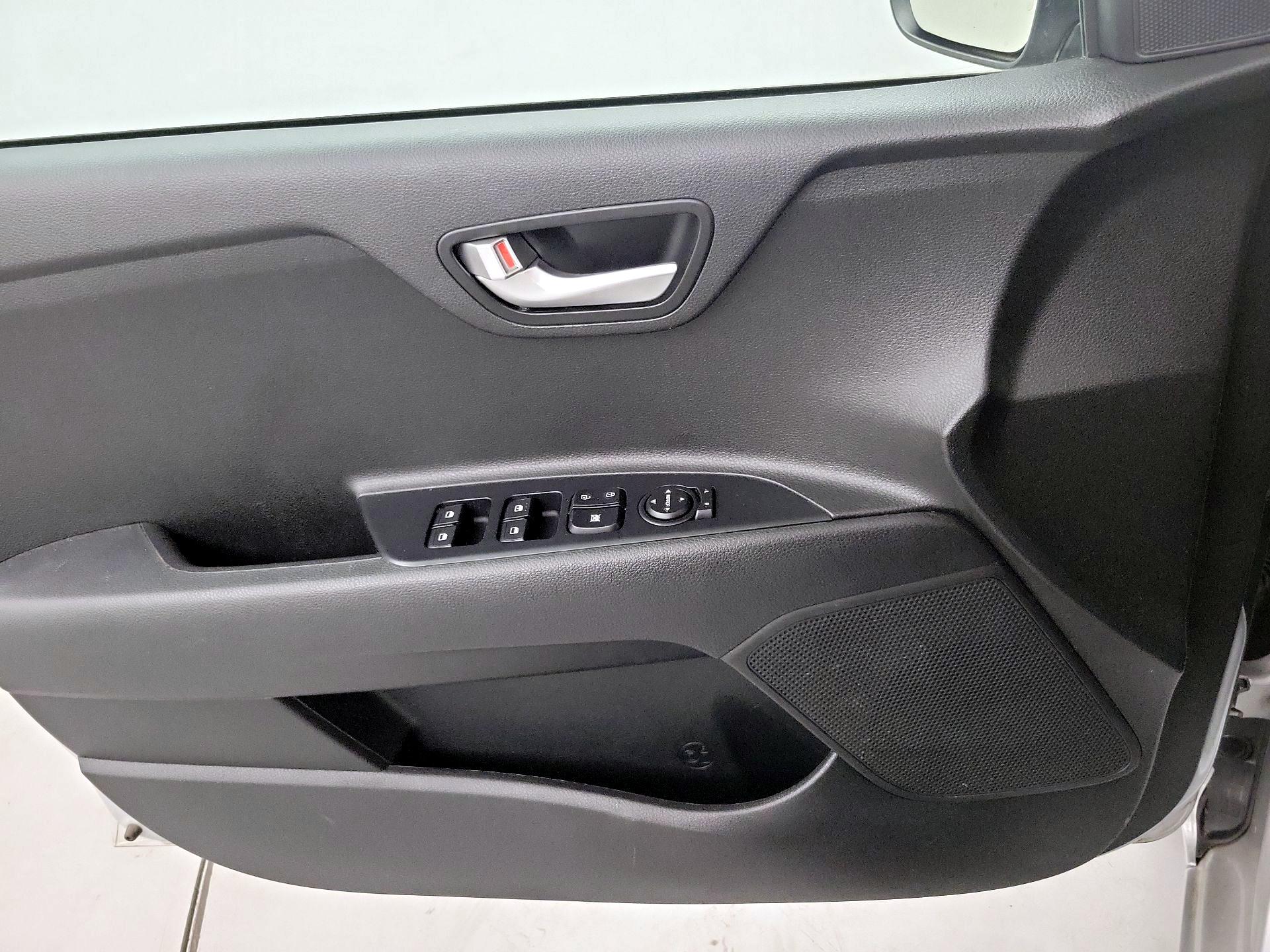 Thumbnail: 2019 Kia Rio - 10