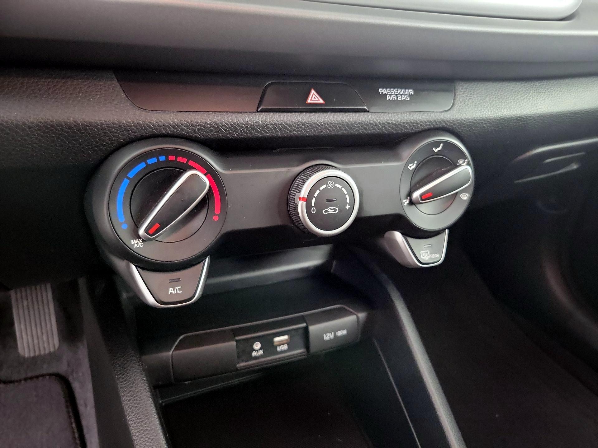 Thumbnail: 2019 Kia Rio - 14