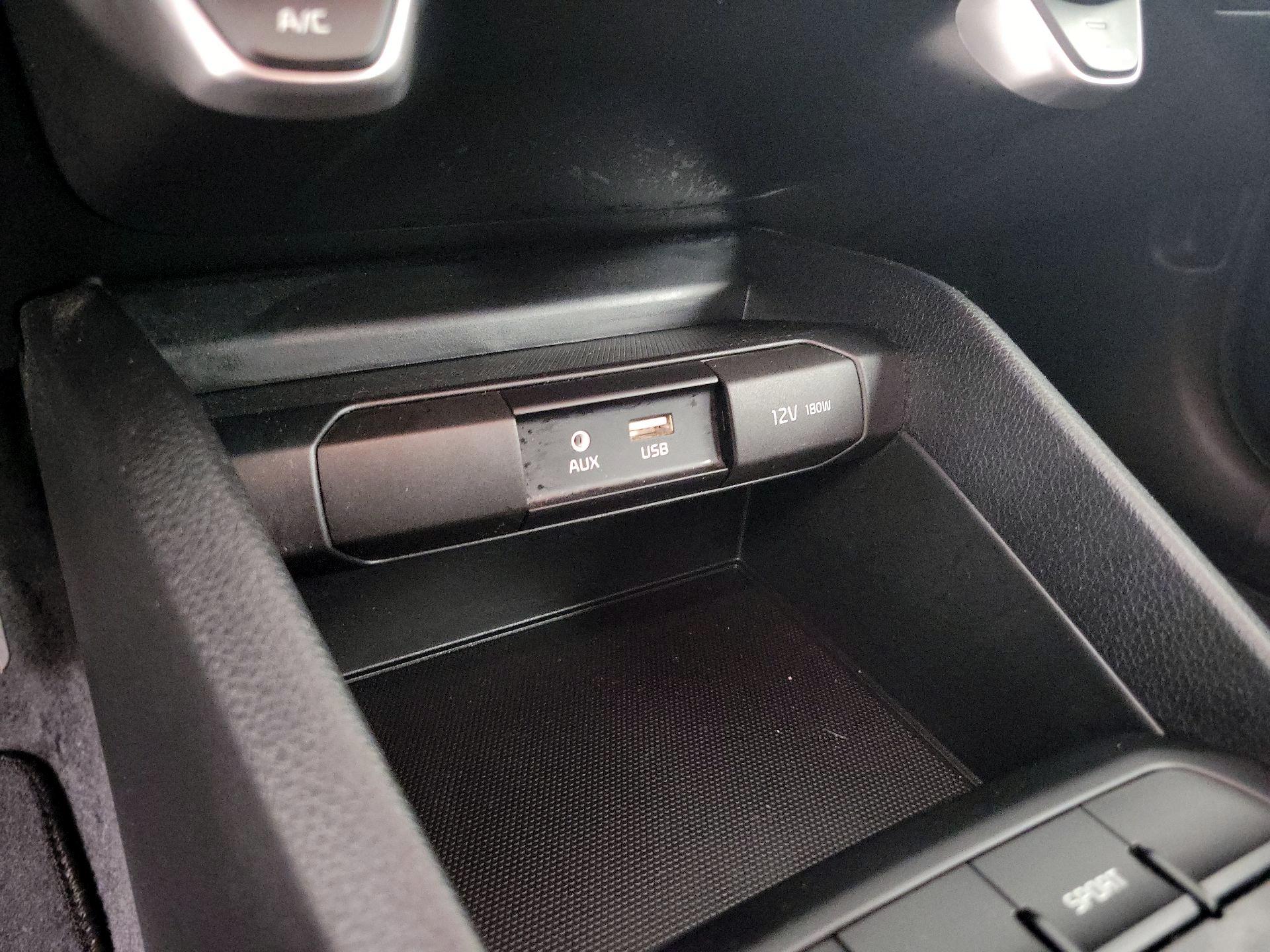 Thumbnail: 2019 Kia Rio - 16