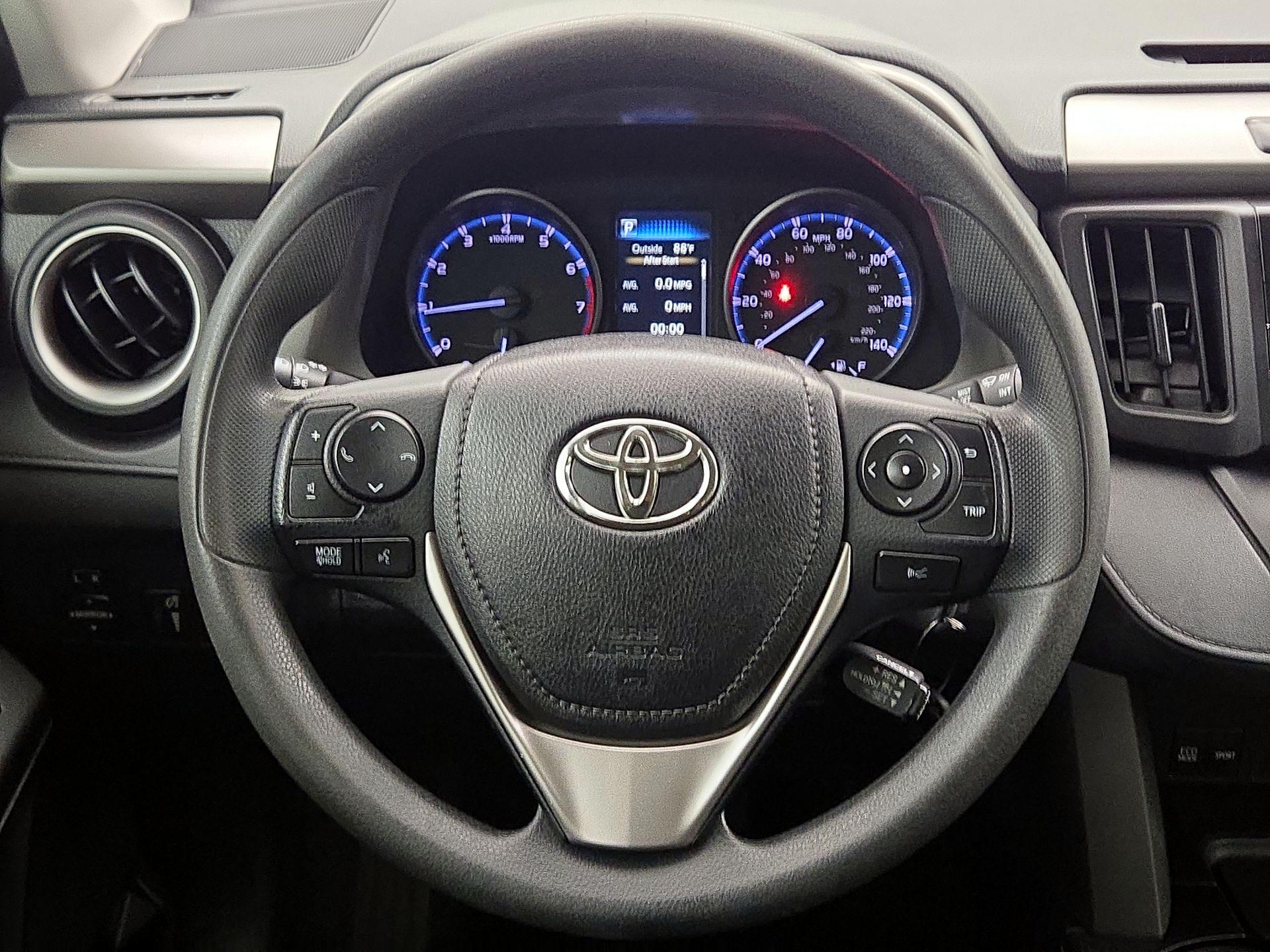 Thumbnail: 2018 Toyota RAV4 - 10