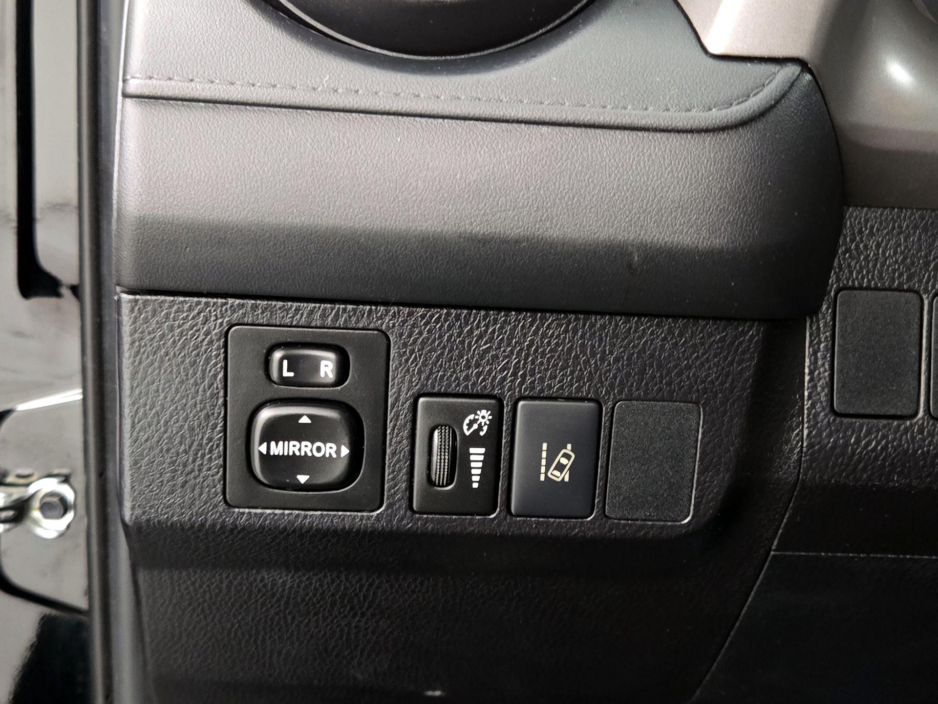 Thumbnail: 2018 Toyota RAV4 - 13