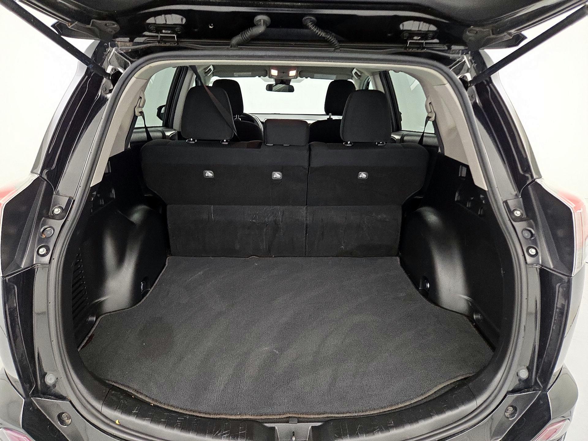 Thumbnail: 2018 Toyota RAV4 - 20