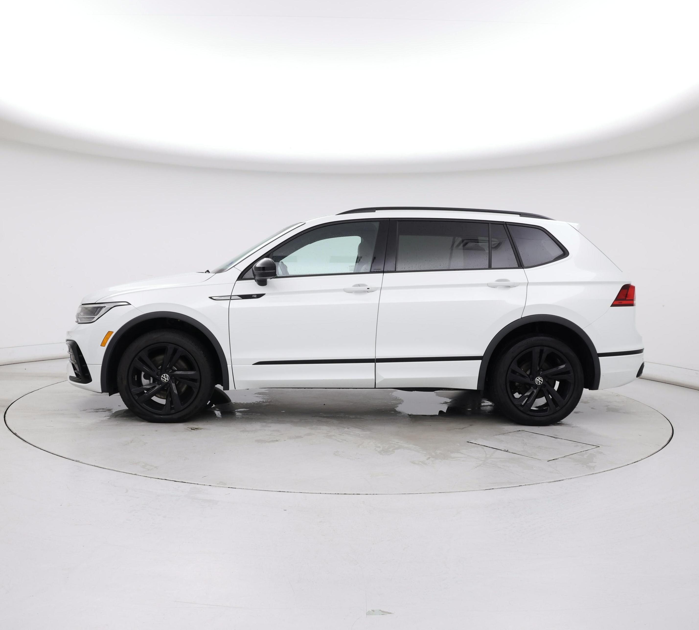 Thumbnail: 2024 Volkswagen Tiguan - 3
