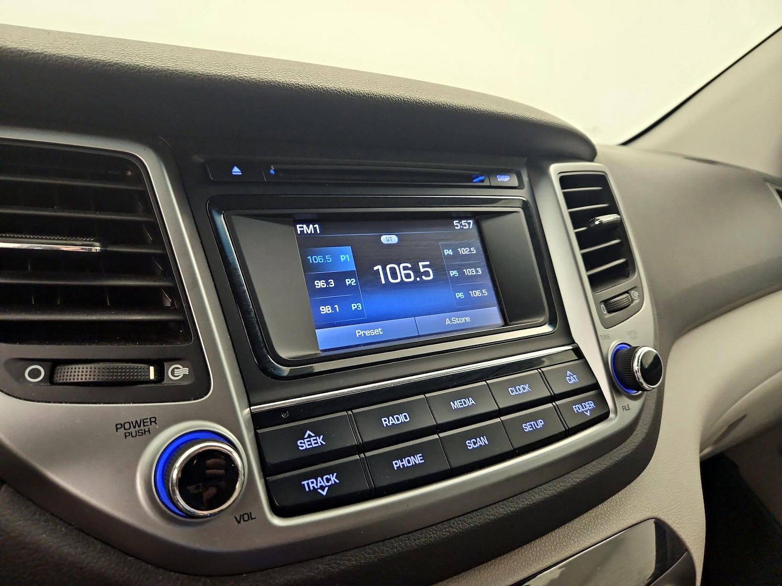 2017 Hyundai Tucson SE - Photo 16