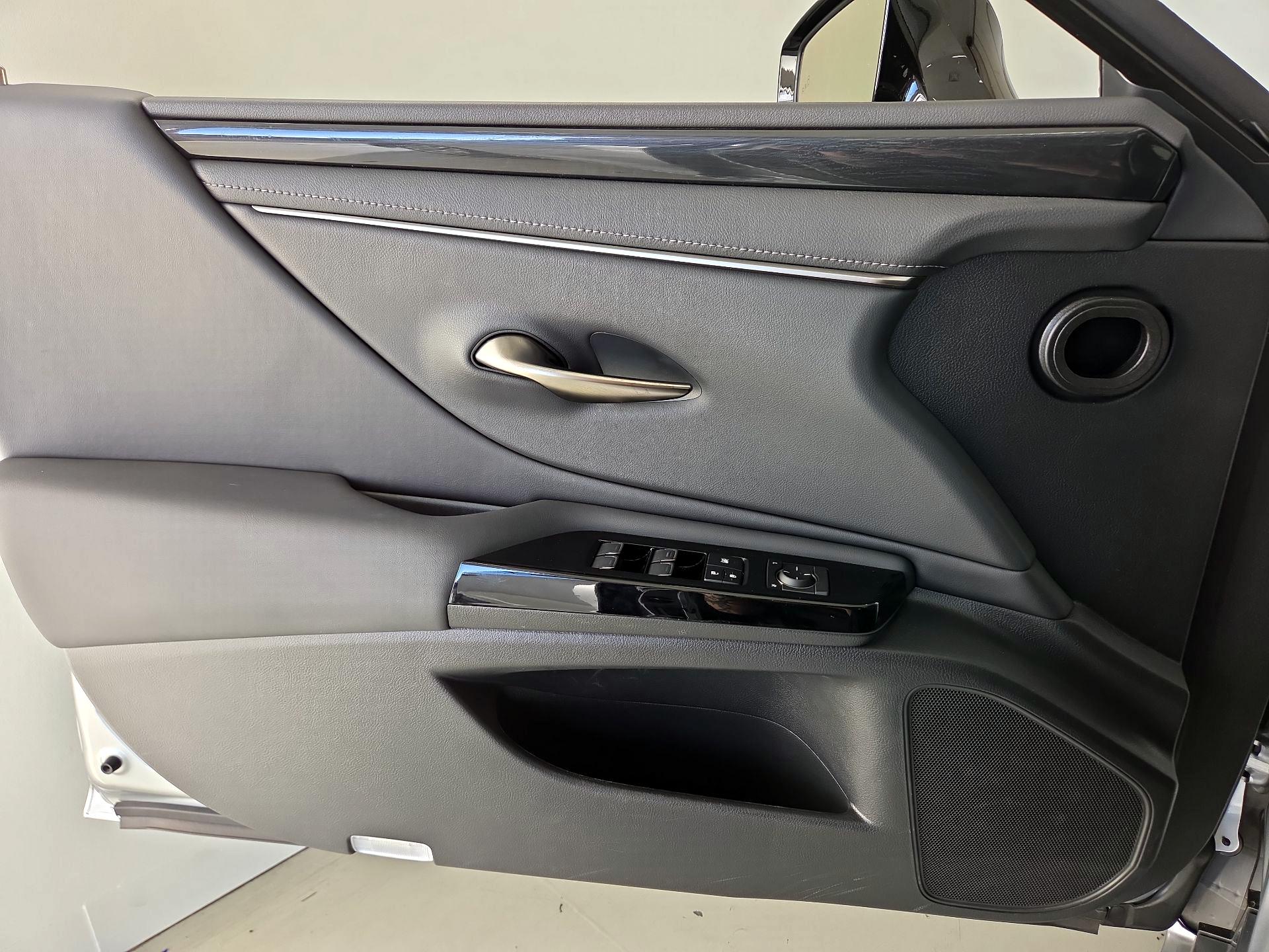 Thumbnail: 2024 Lexus ES - 12