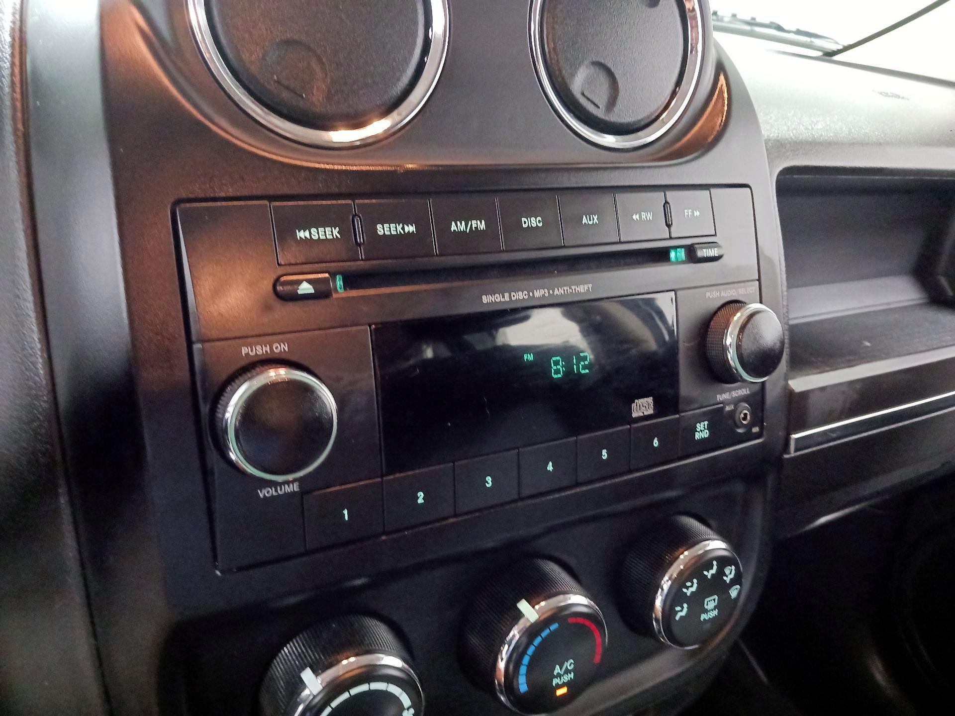 Thumbnail: 2015 Jeep Patriot - 9