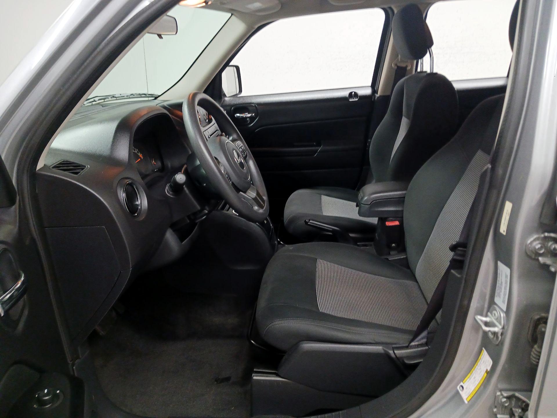 Thumbnail: 2015 Jeep Patriot - 8