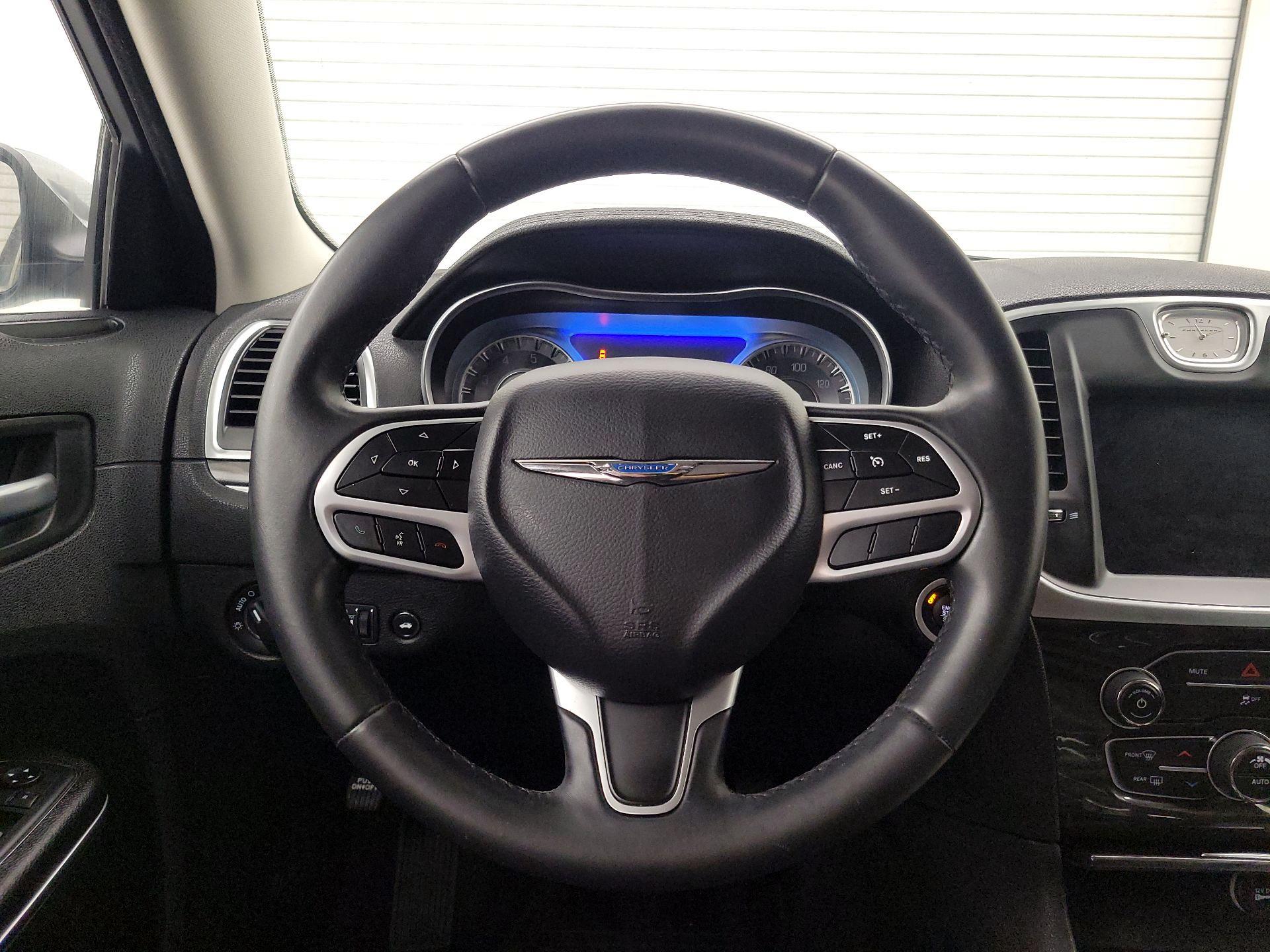 Thumbnail: 2018 Chrysler 300 - 10