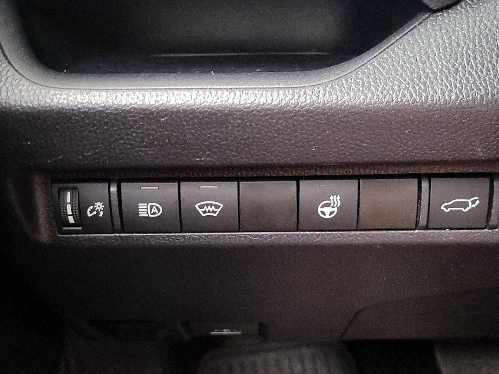 2024 Toyota RAV4 XLE Premium - Photo 14