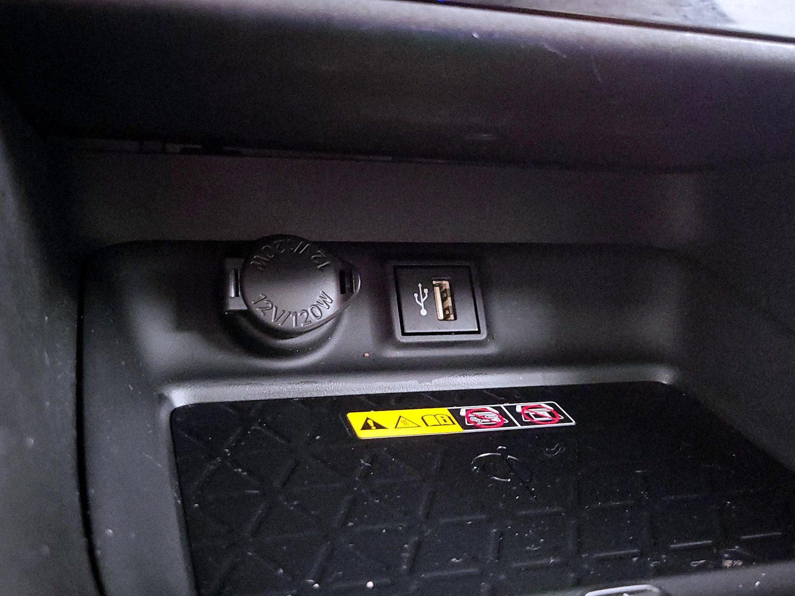 2024 Toyota RAV4 XLE Premium - Photo 19
