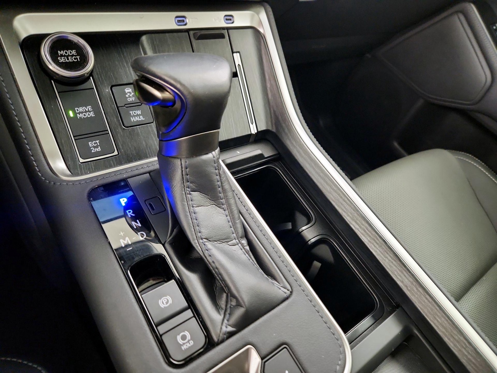 2024 Lexus GX Premium - Photo 19