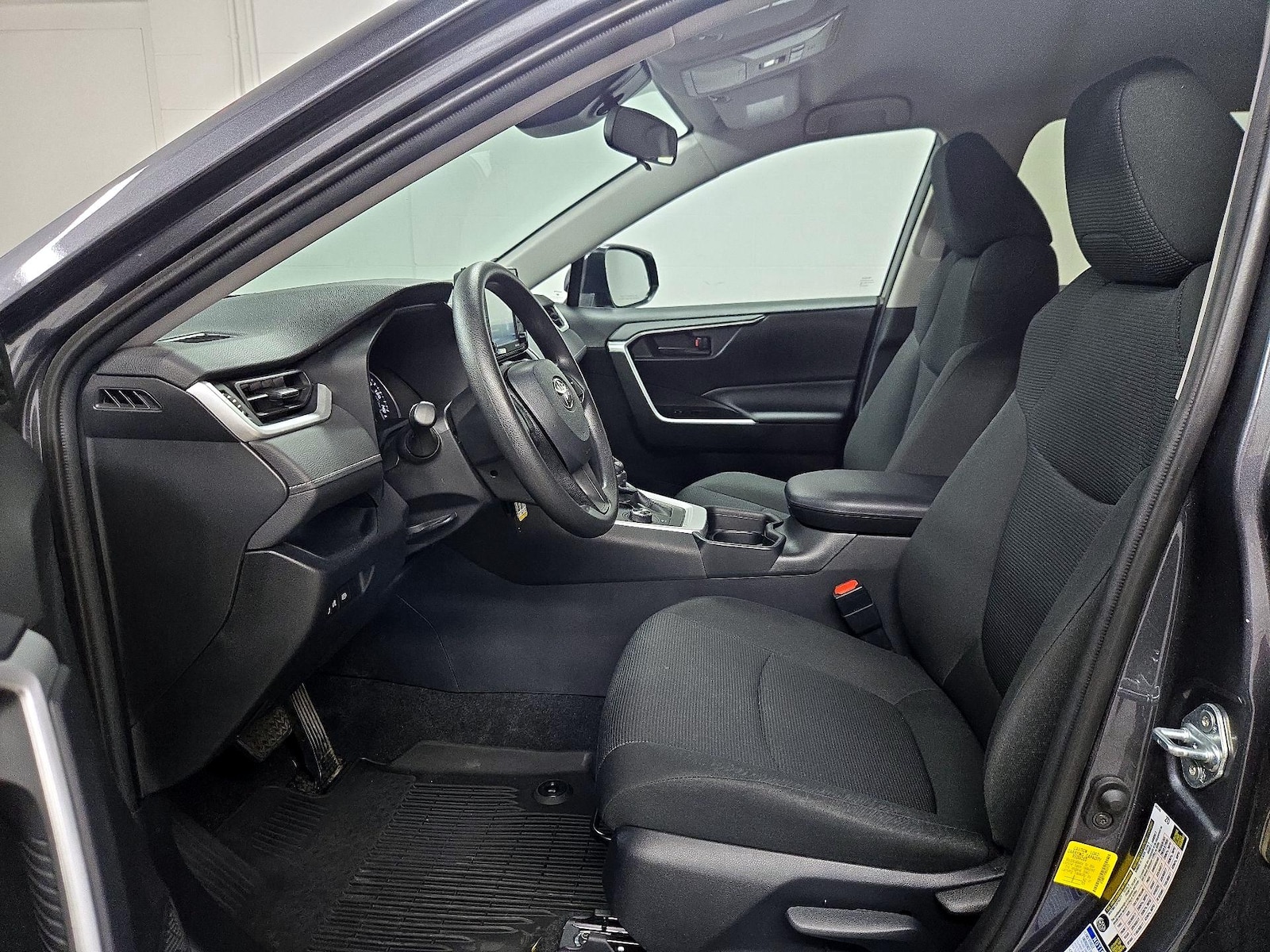 2021 Toyota RAV4 LE - Photo 12