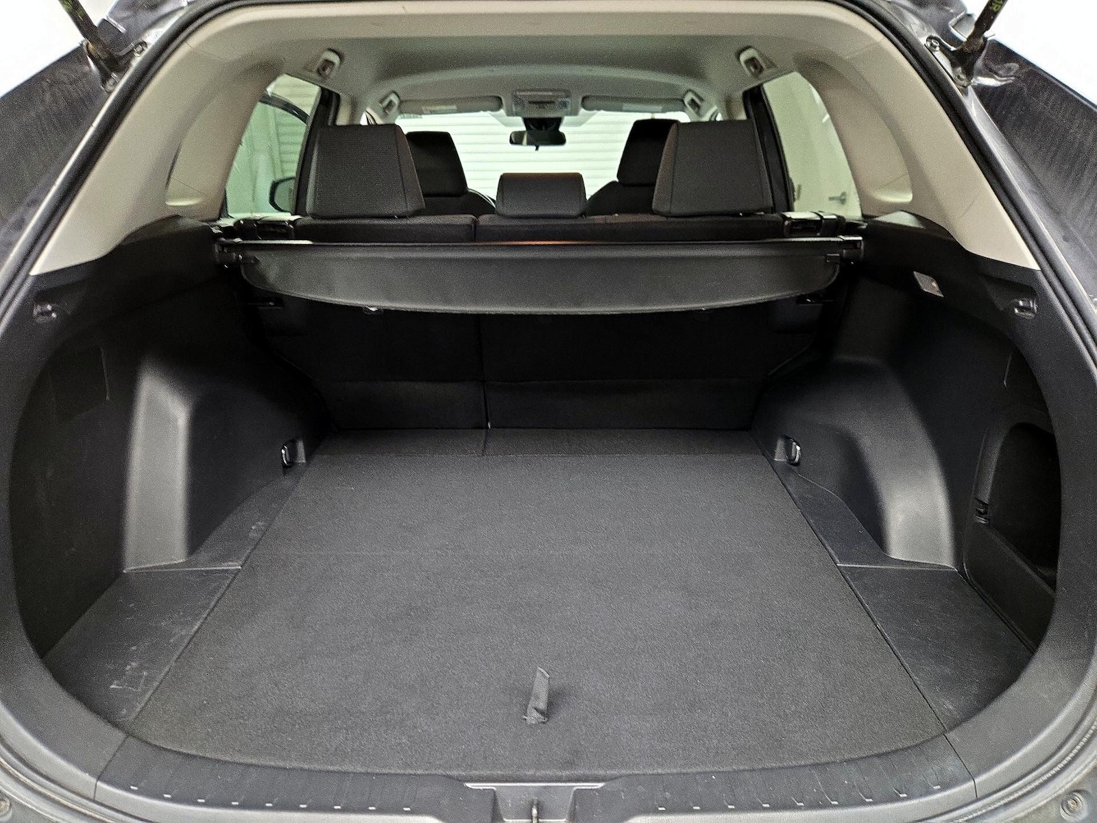 2021 Toyota RAV4 LE - Photo 21