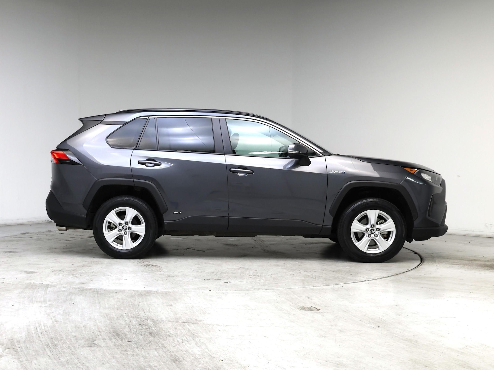 2021 Toyota RAV4 LE - Photo 8