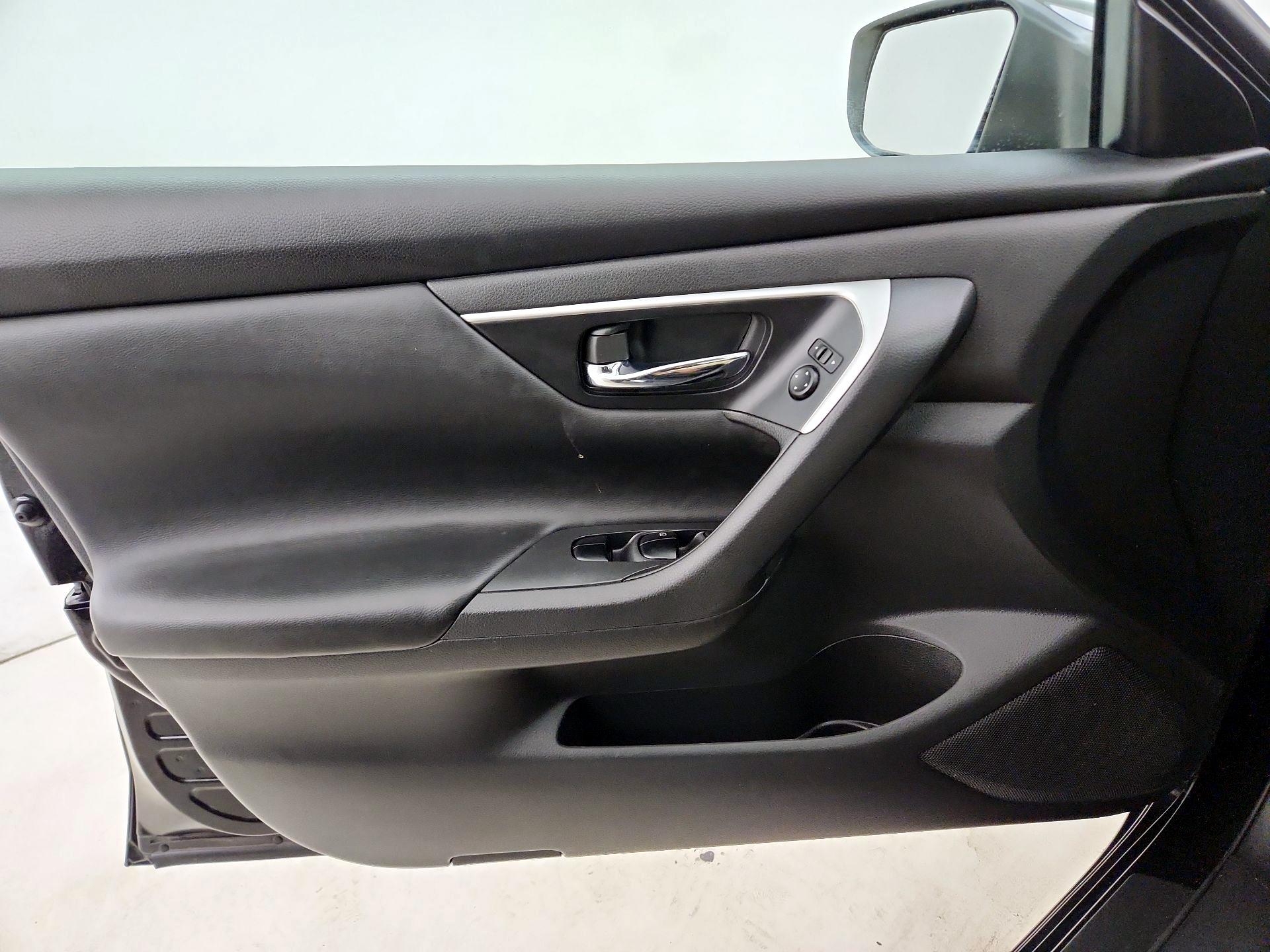 Thumbnail: 2018 Nissan Altima - 12