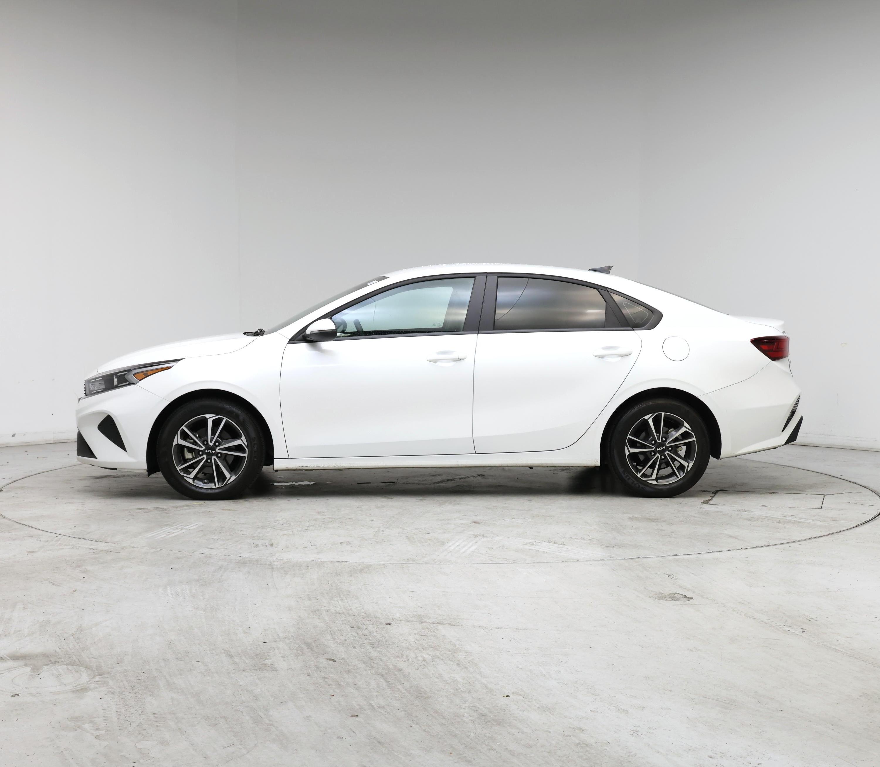 Thumbnail: 2024 Kia Forte - 3