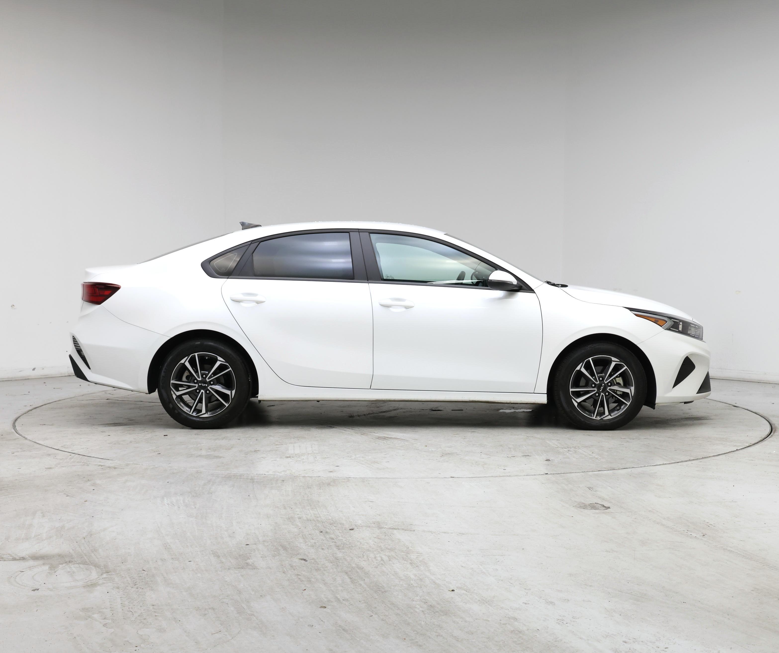 Thumbnail: 2024 Kia Forte - 7