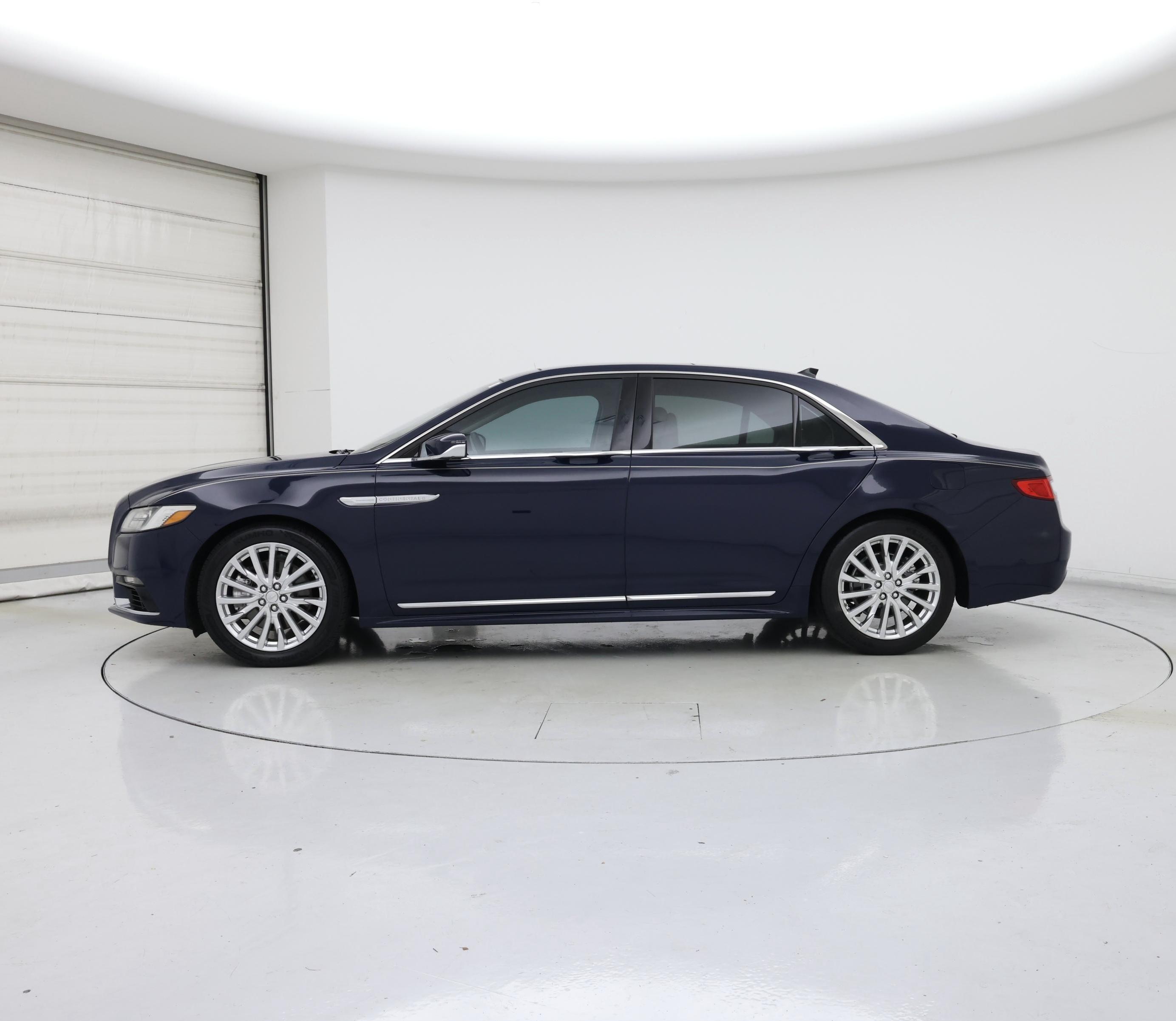 Thumbnail: 2019 Lincoln Continental - 3