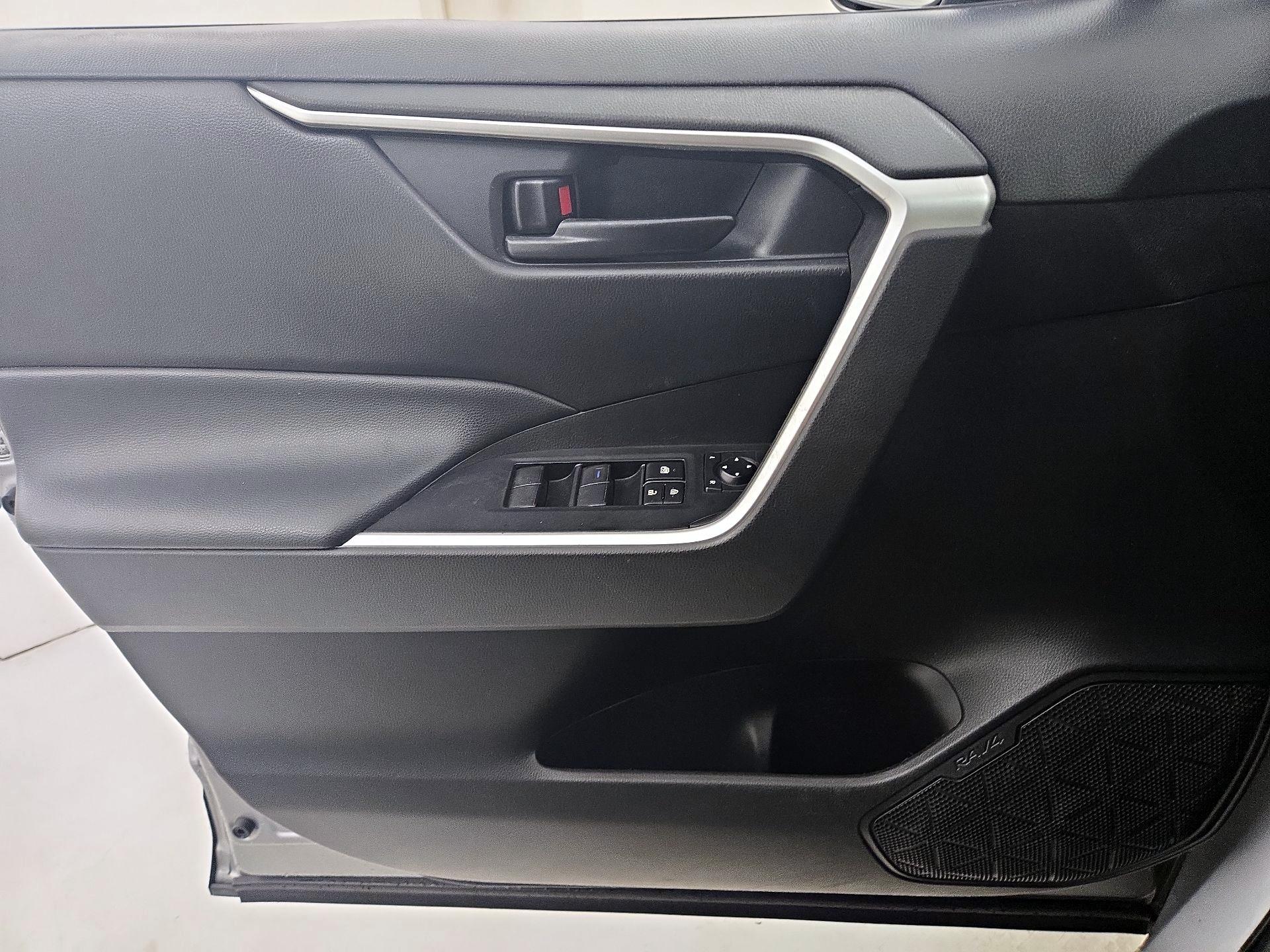 Thumbnail: 2022 Toyota RAV4 - 12