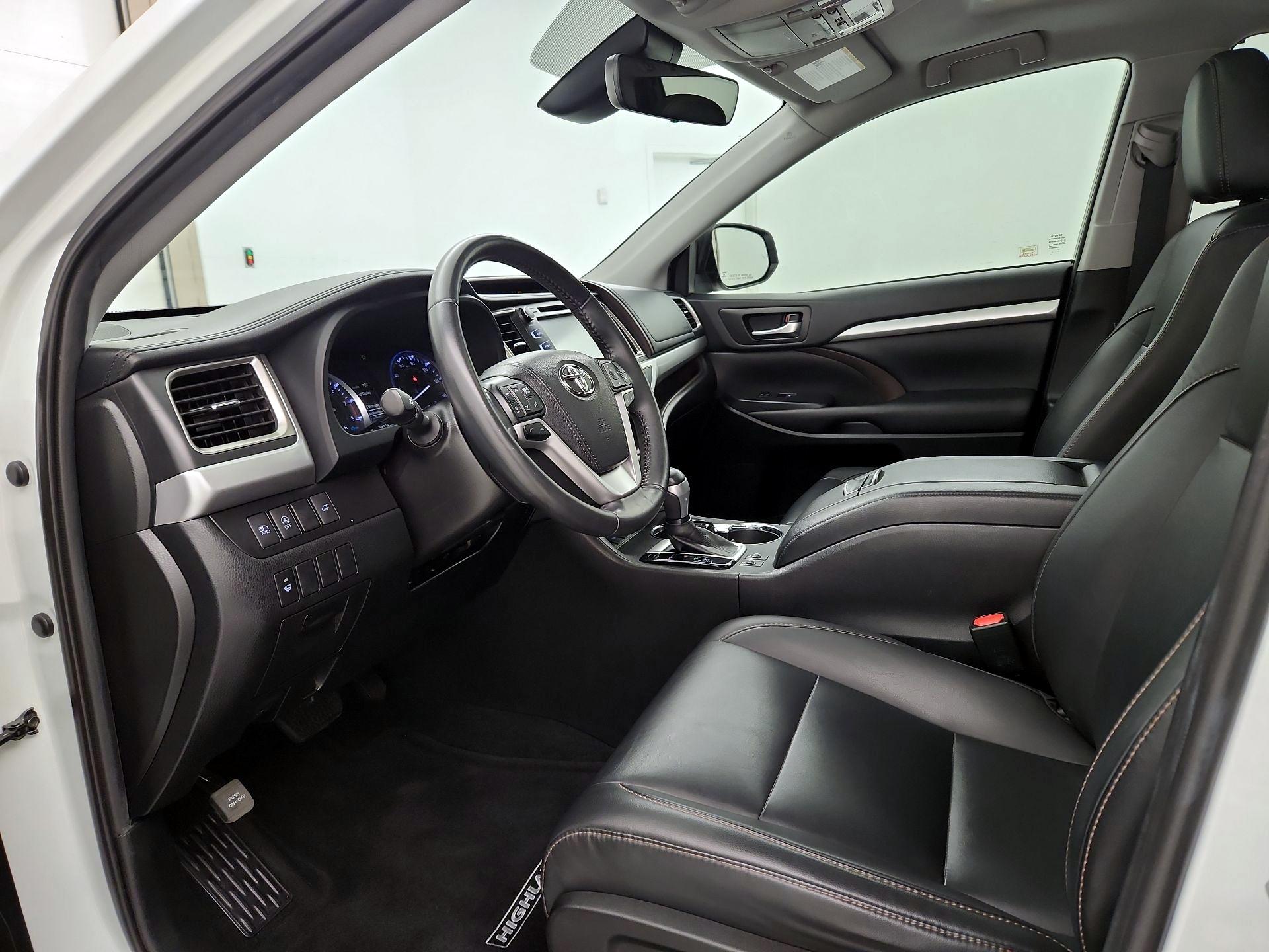 Thumbnail: 2019 Toyota Highlander - 11