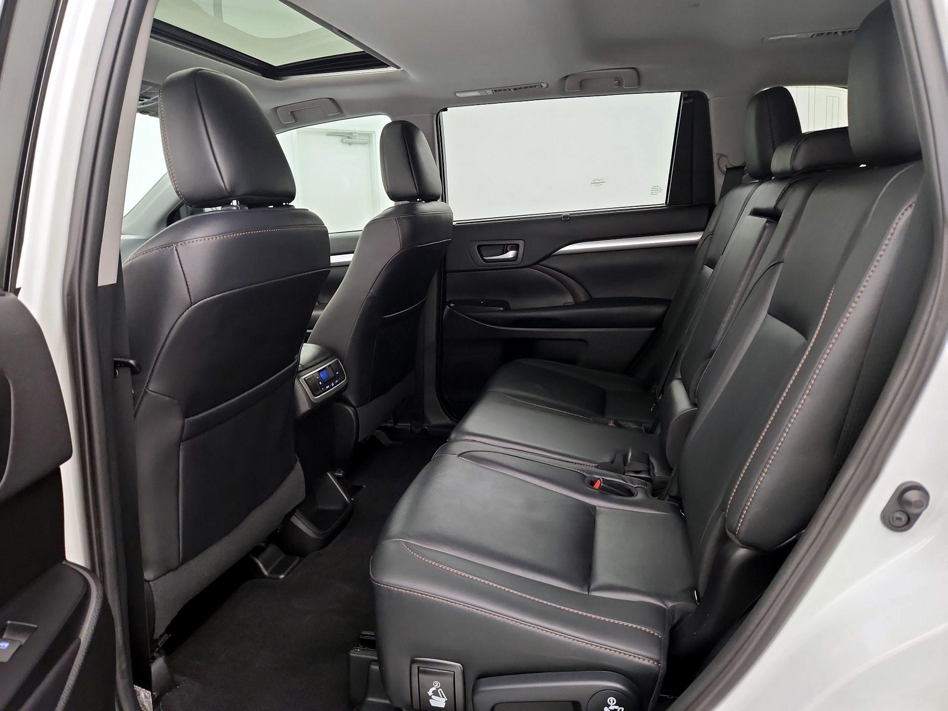 Thumbnail: 2019 Toyota Highlander - 19