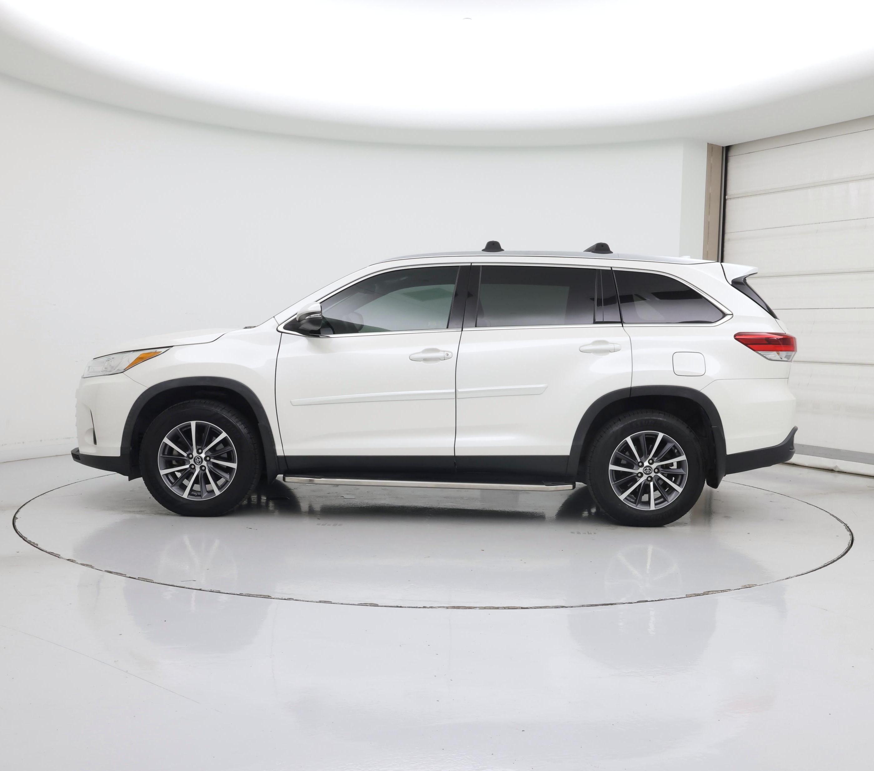 Thumbnail: 2019 Toyota Highlander - 3