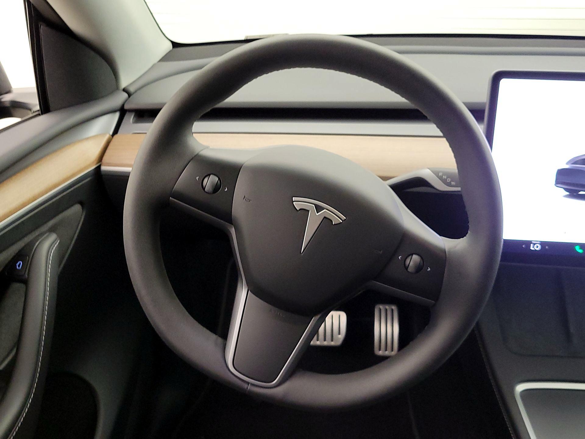 Thumbnail: 2023 Tesla Model Y - 10