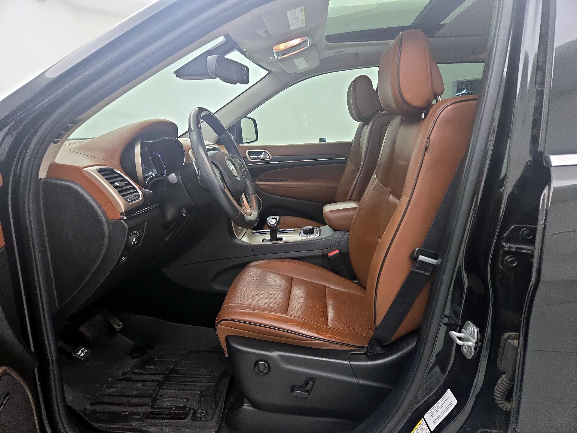 Thumbnail: 2015 Jeep Grand Cherokee - 11