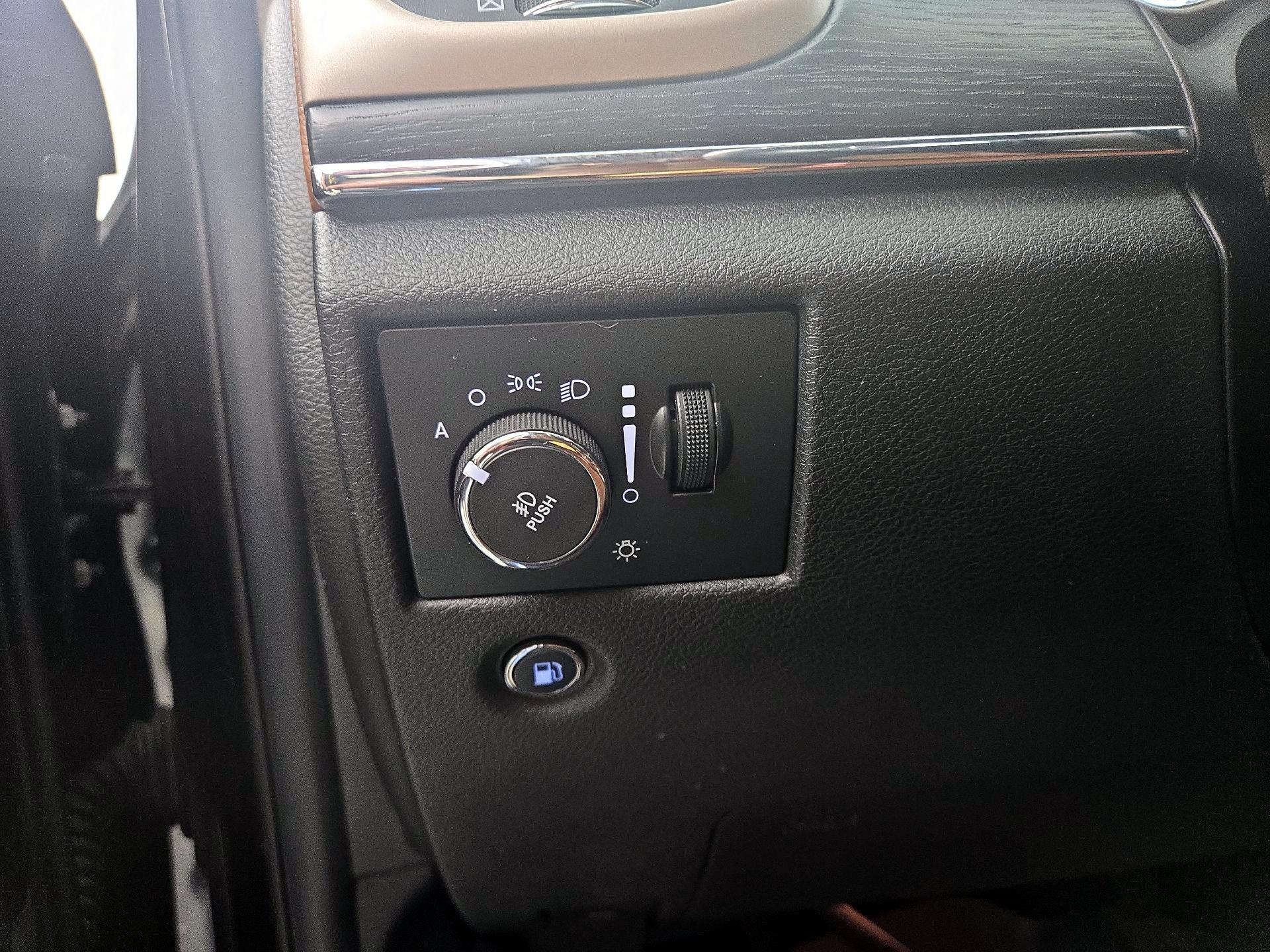 Thumbnail: 2015 Jeep Grand Cherokee - 13