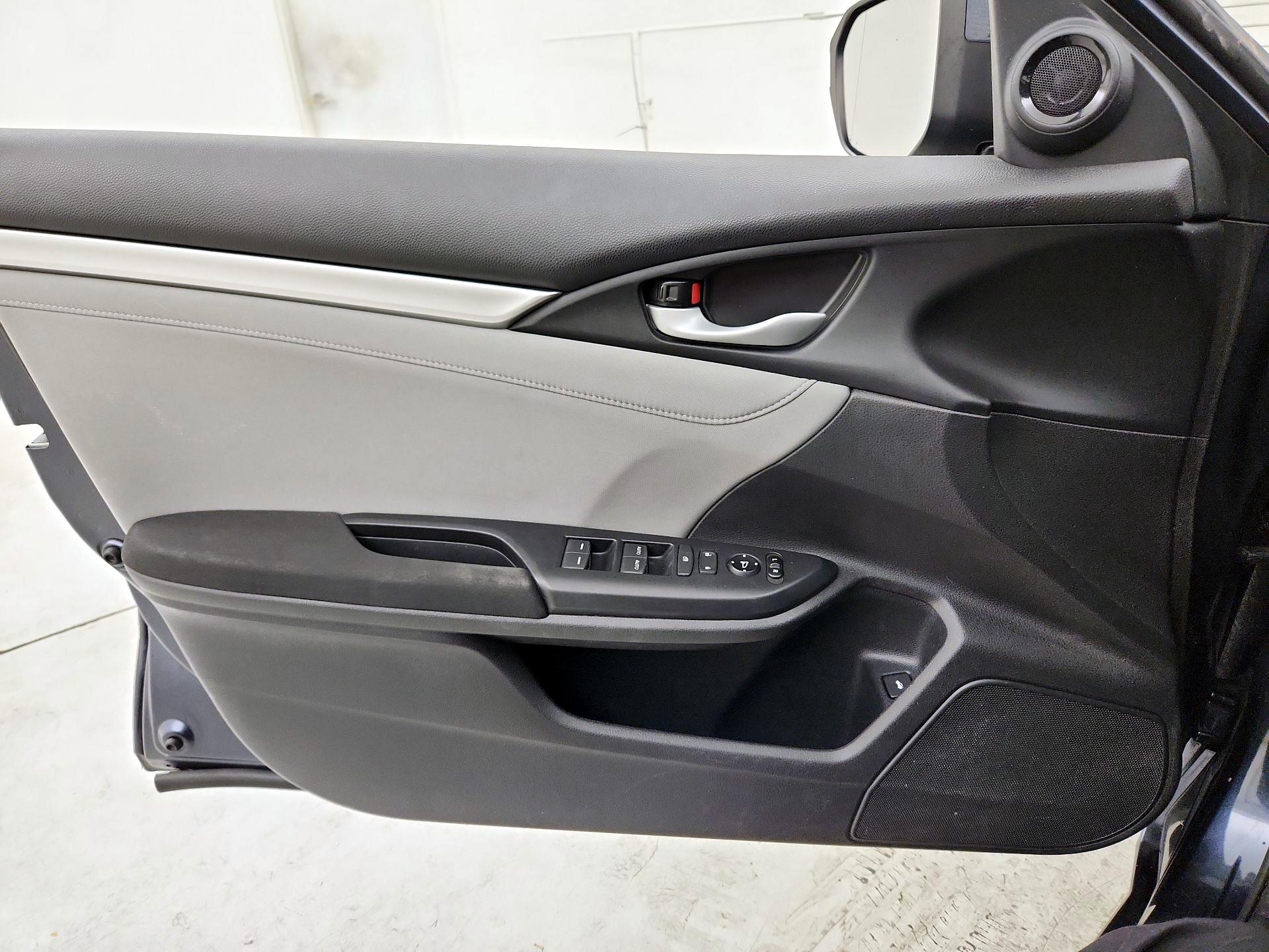 Thumbnail: 2016 Honda Civic - 12