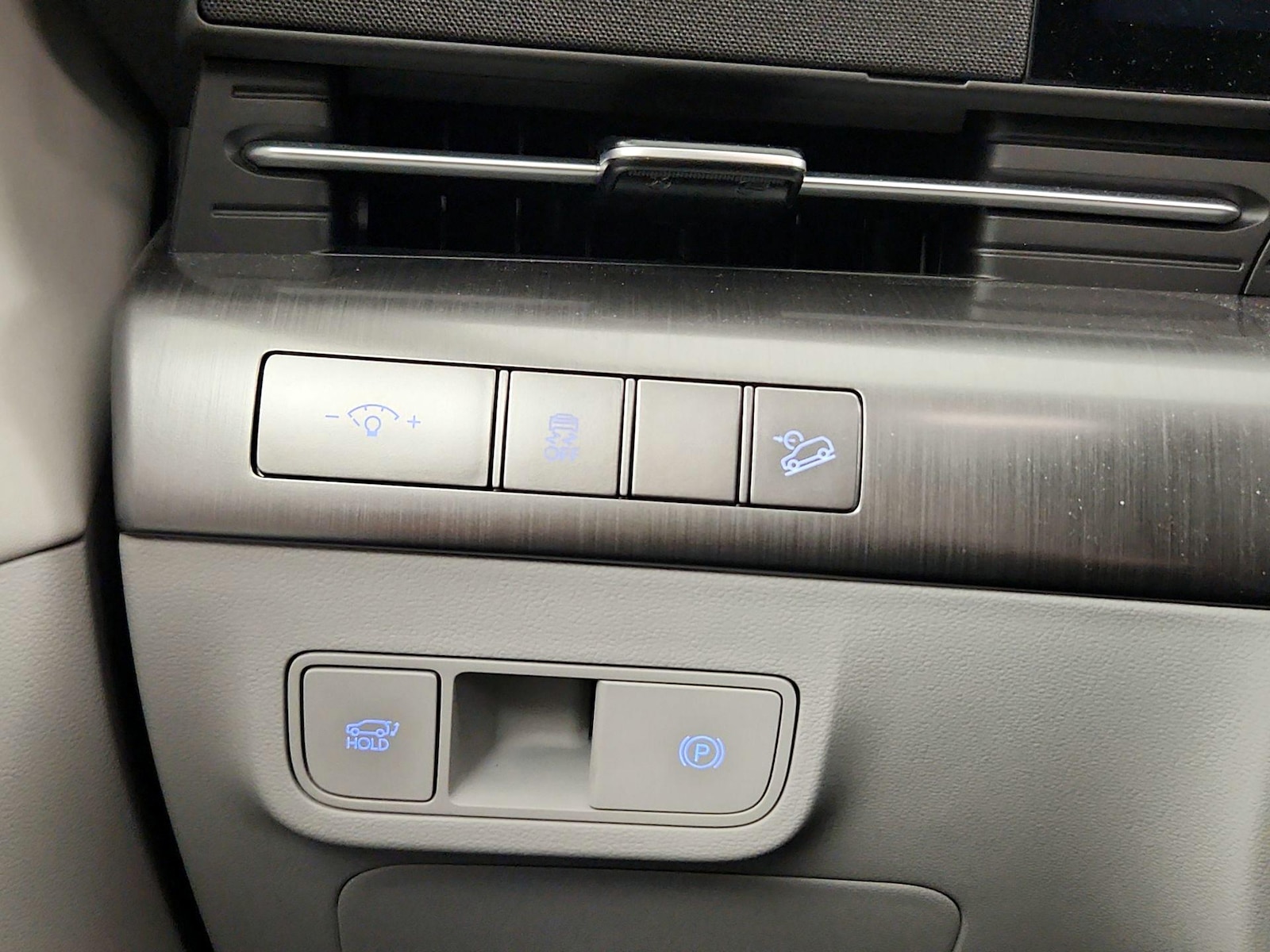 2025 Hyundai Kona Limited - Photo 14