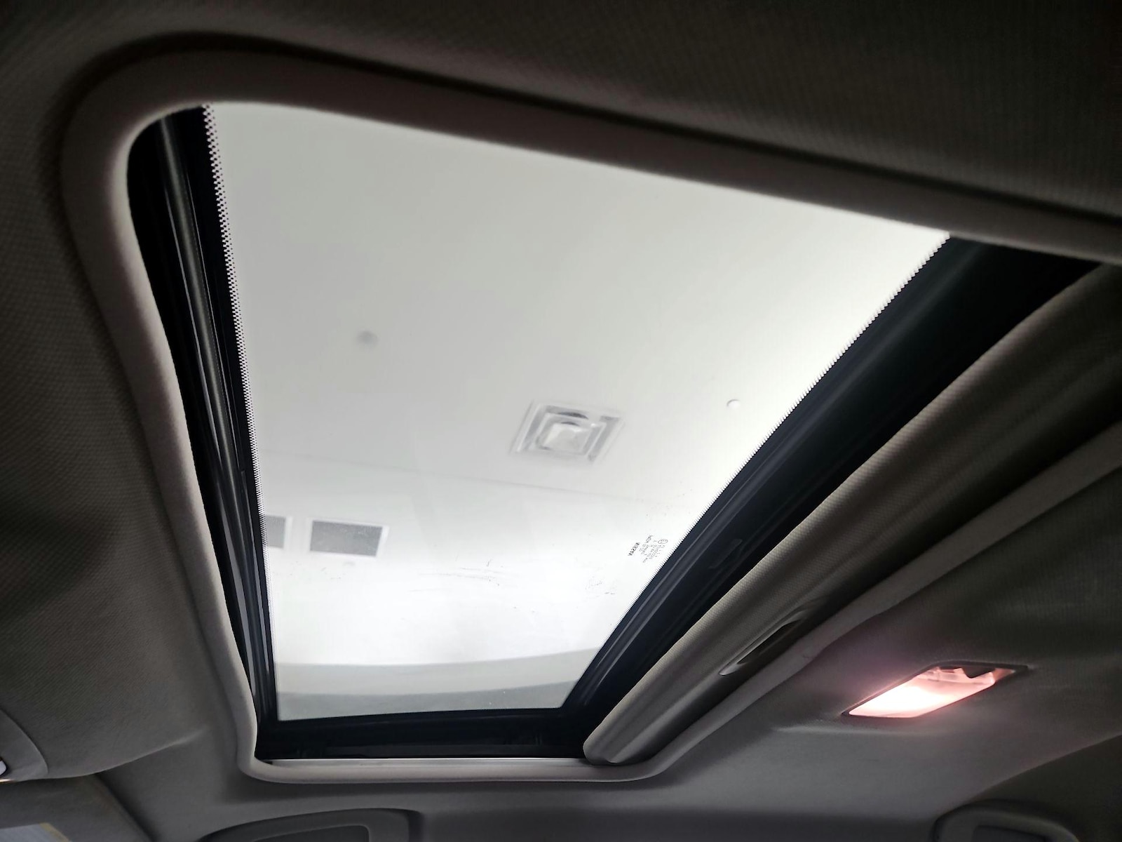 Sunroof(s) & Overhead Airbags