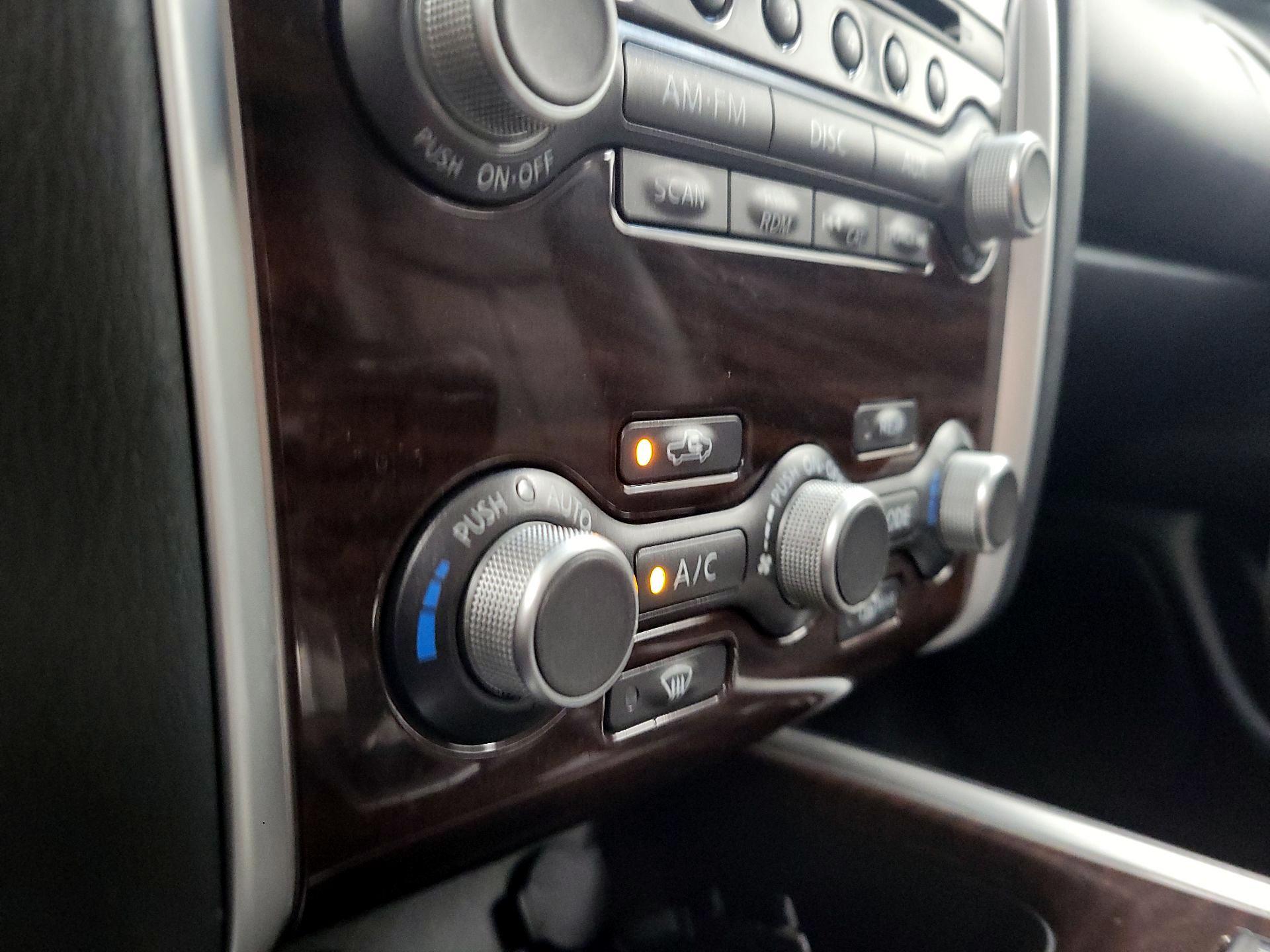 Thumbnail: 2014 Nissan Pathfinder - 16
