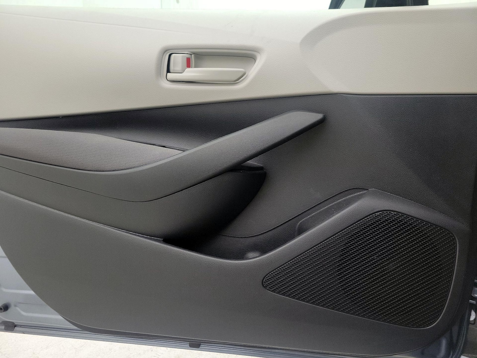 2026 Toyota Corolla LE - Photo 13