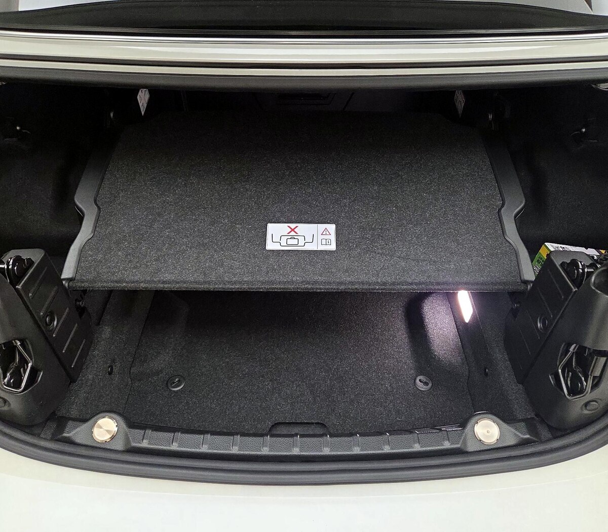 Trunk/Cargo (Seats Up)