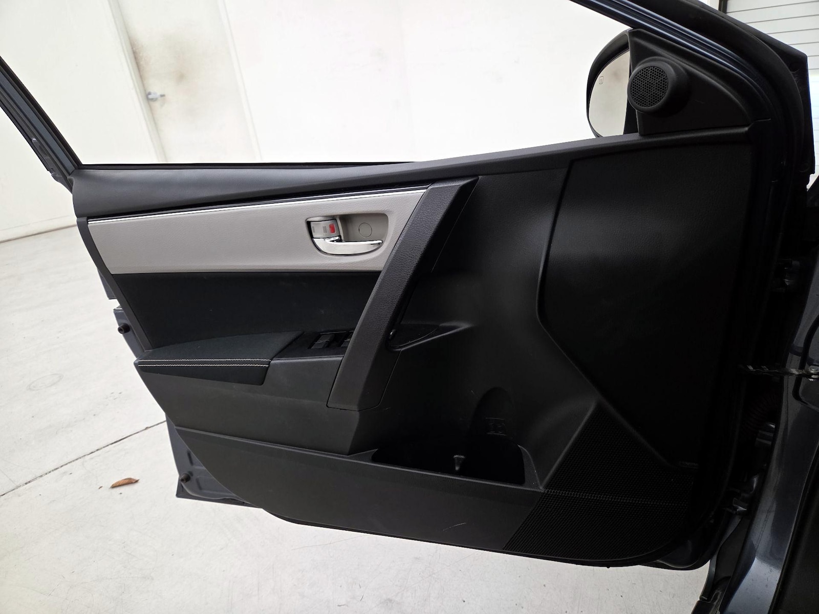2017 Toyota Corolla LE - Photo 13