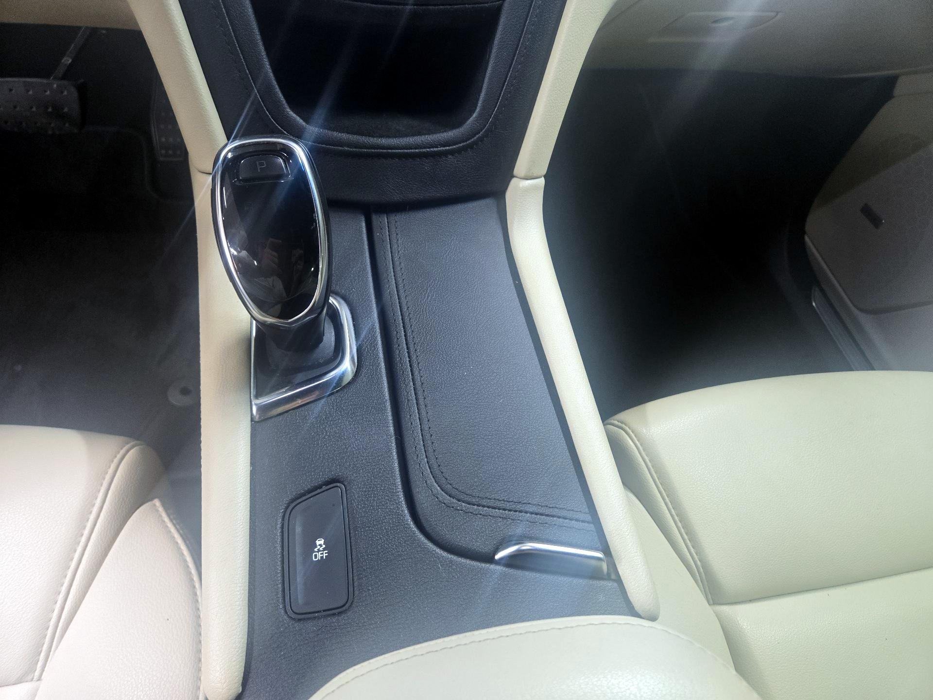 Thumbnail: 2019 Cadillac XT5 - 17