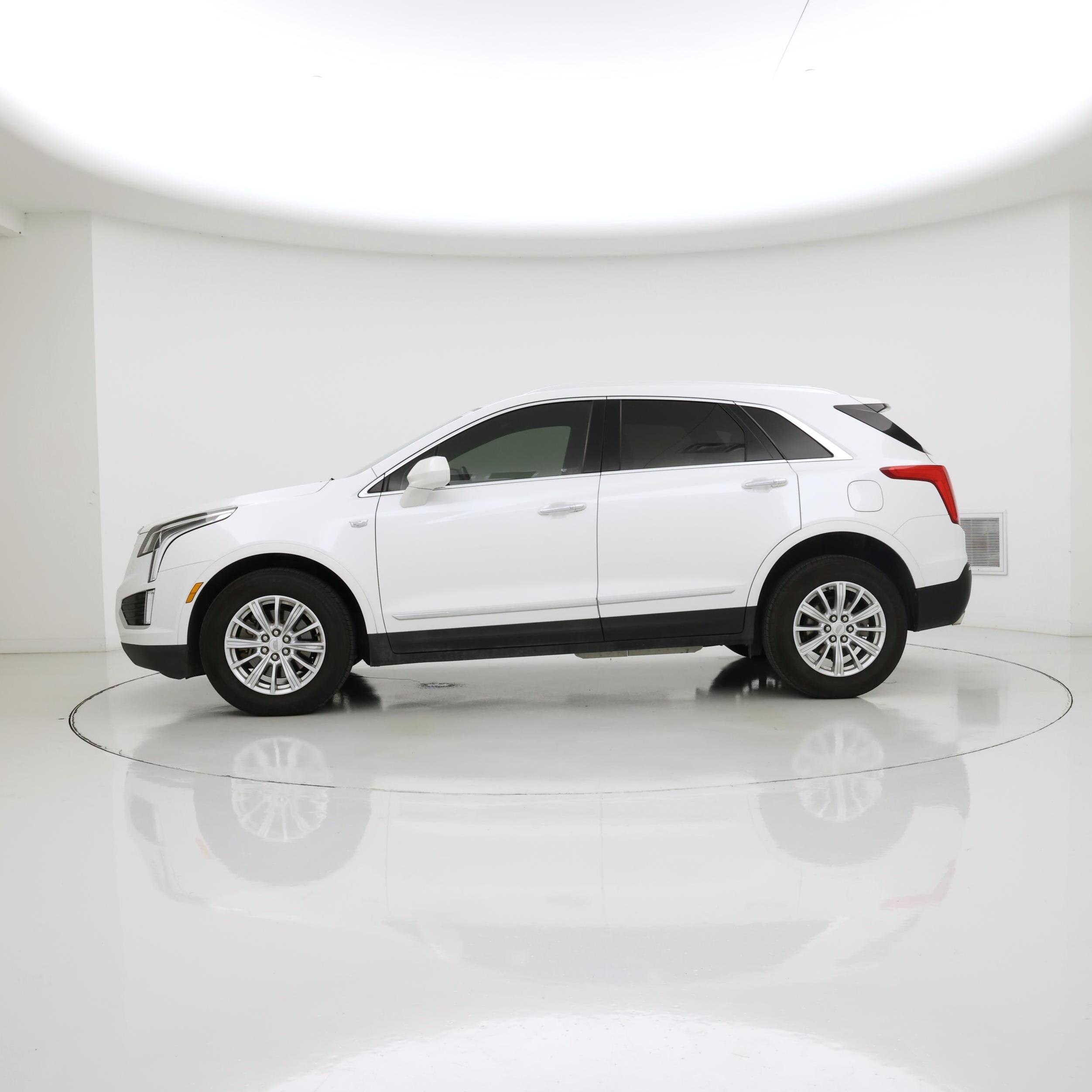 Thumbnail: 2019 Cadillac XT5 - 3