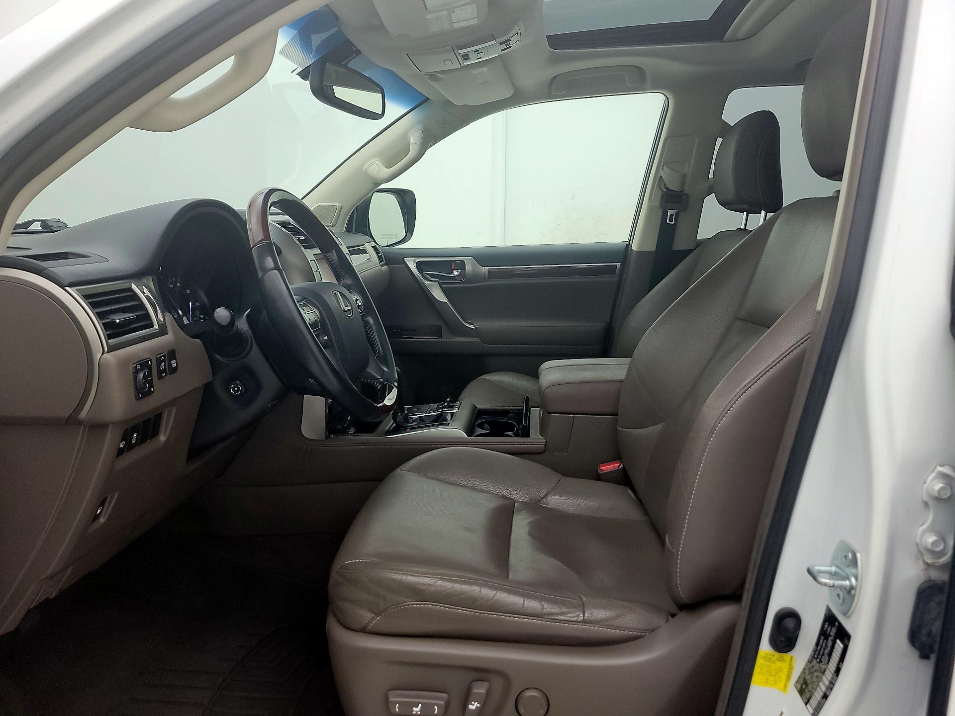 Thumbnail: 2016 Lexus GX - 11